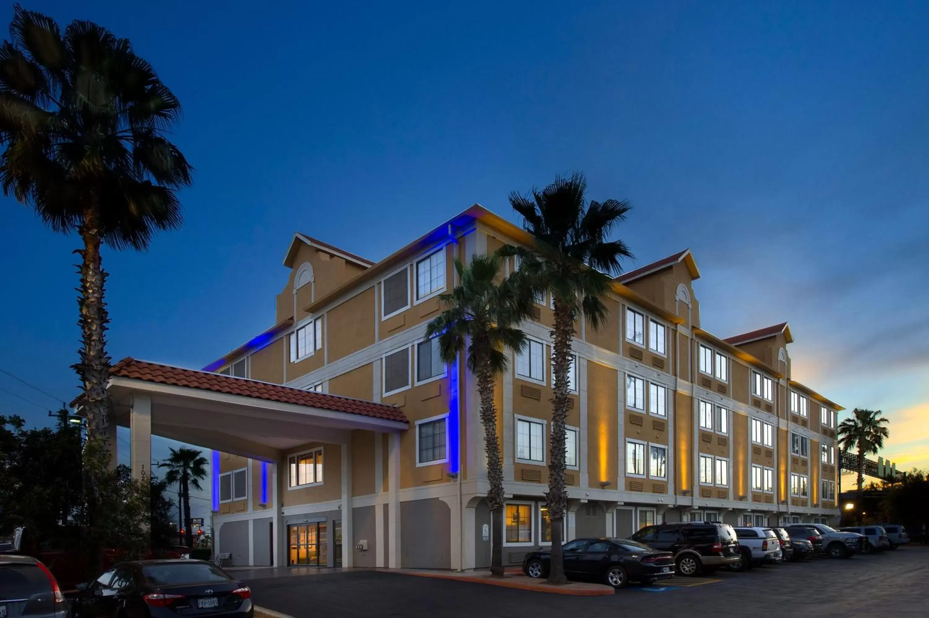Property Building in Holiday Inn Express & Suites San Antonio - Downtown Market Area, an IHG Hotel