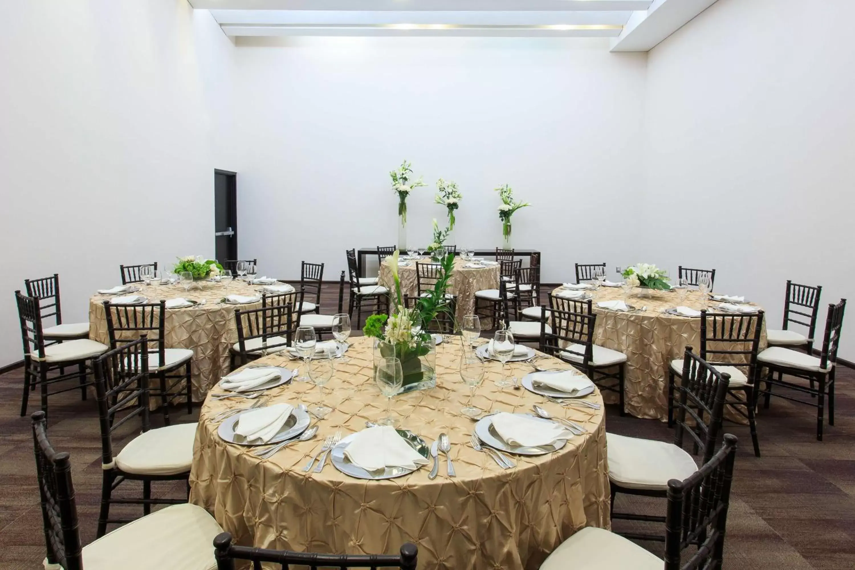 Meeting/conference room, Restaurant/Places to Eat in NH Collection Monterrey San Pedro