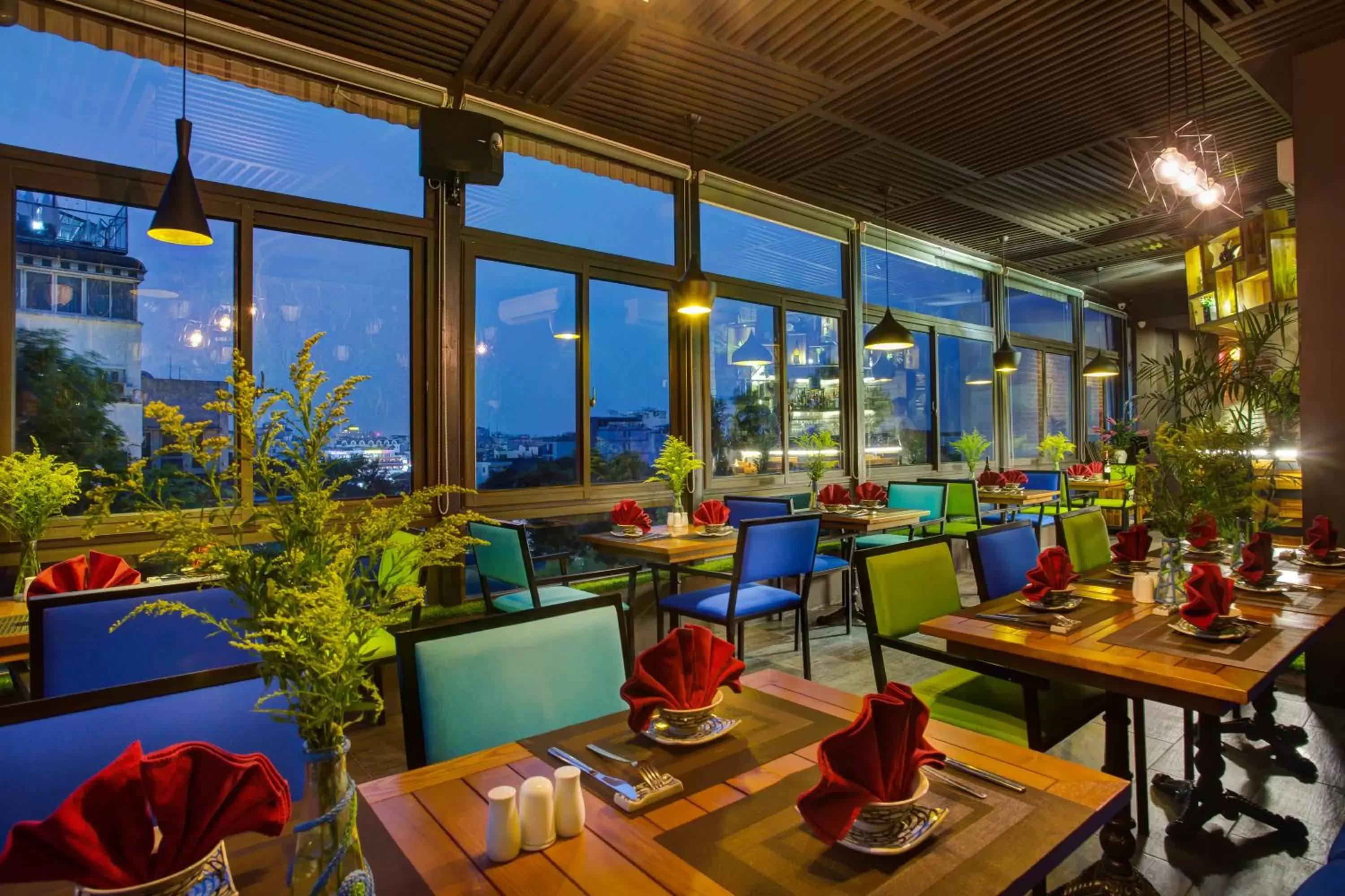 Restaurant/Places to Eat in Hanoi La Selva Hotel