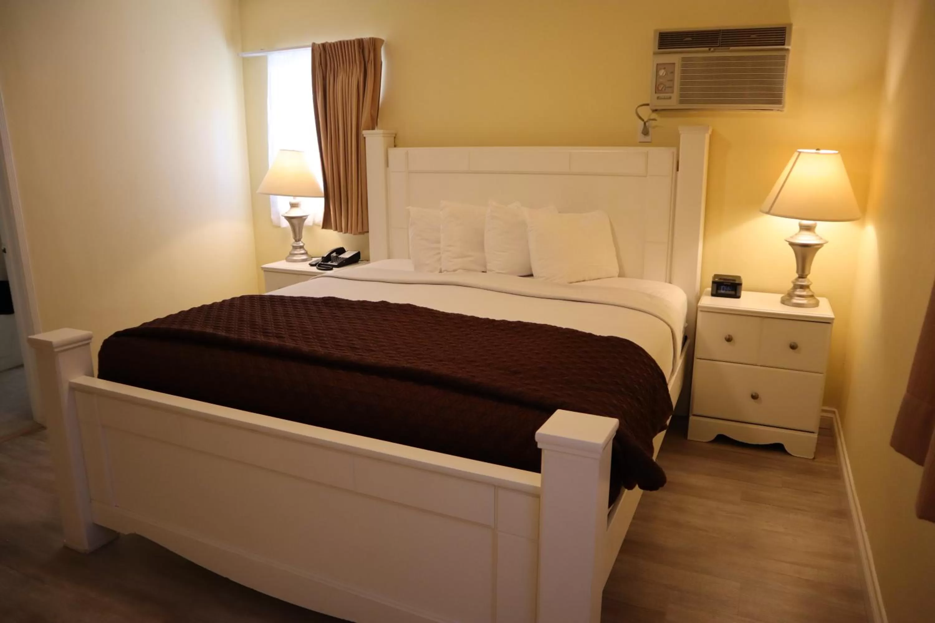 Bed in Hollywood Celebrity Hotel