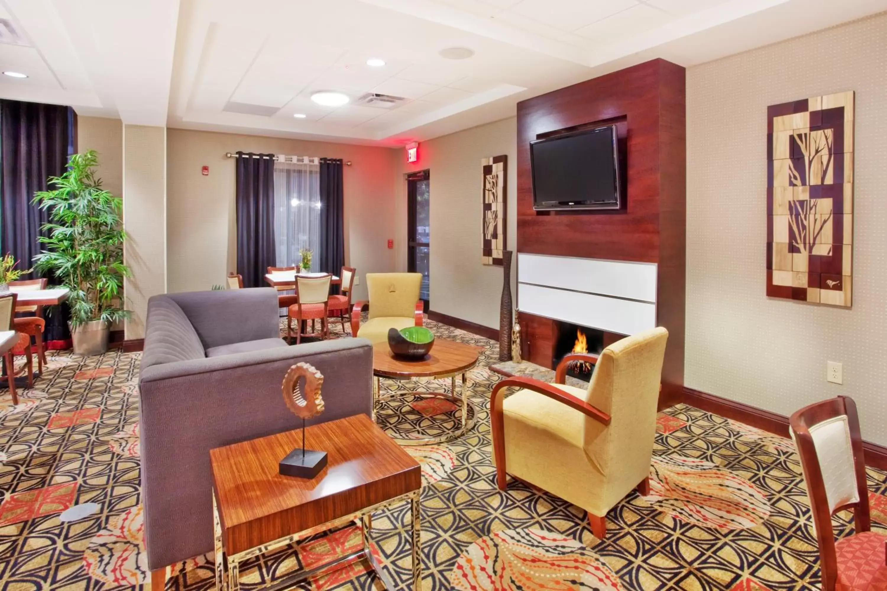 Breakfast, Seating Area in Holiday Inn Express Hotel & Suites Atlanta-Cumming, an IHG Hotel