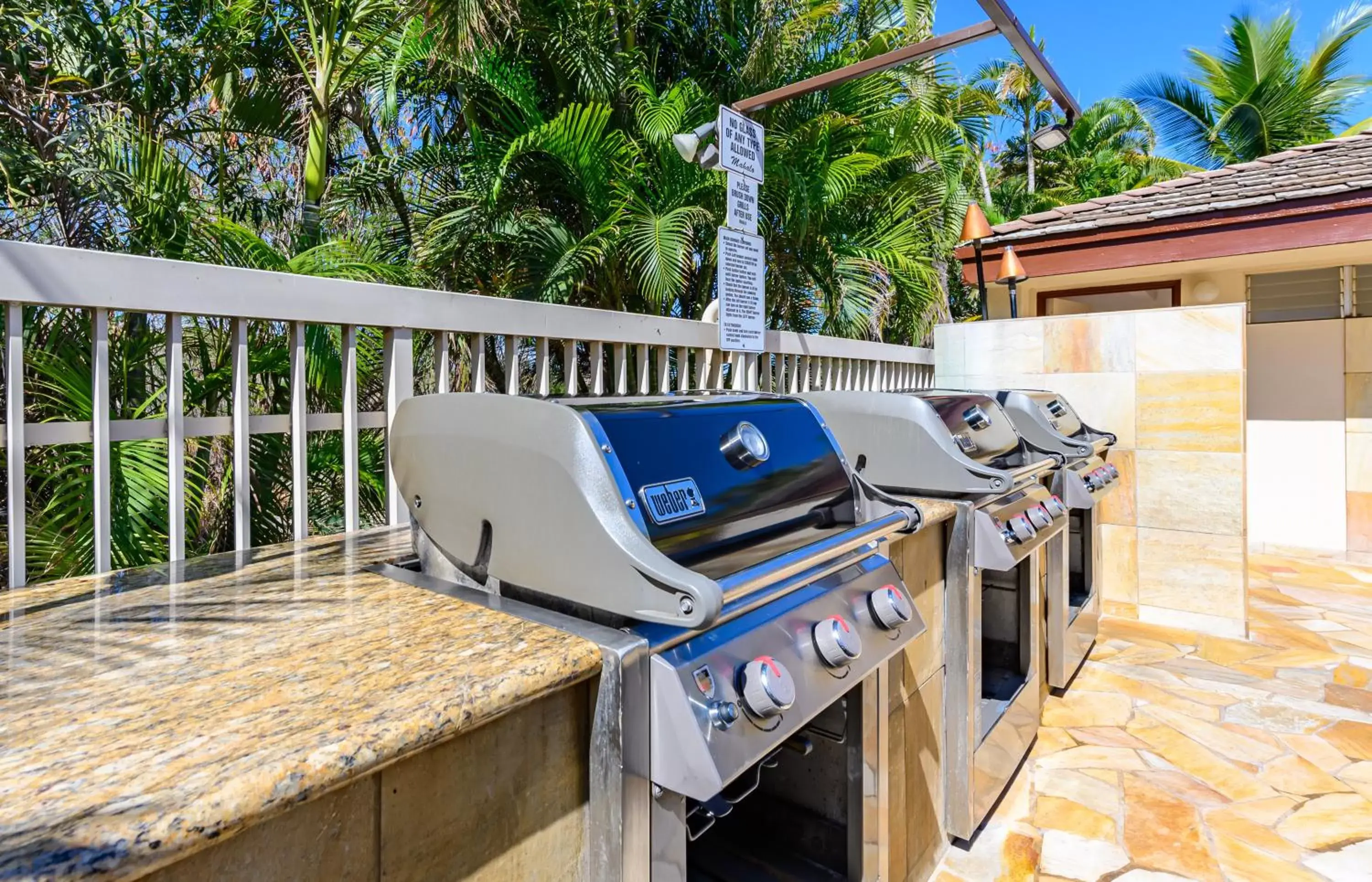 BBQ facilities in Castle Maui Banyan