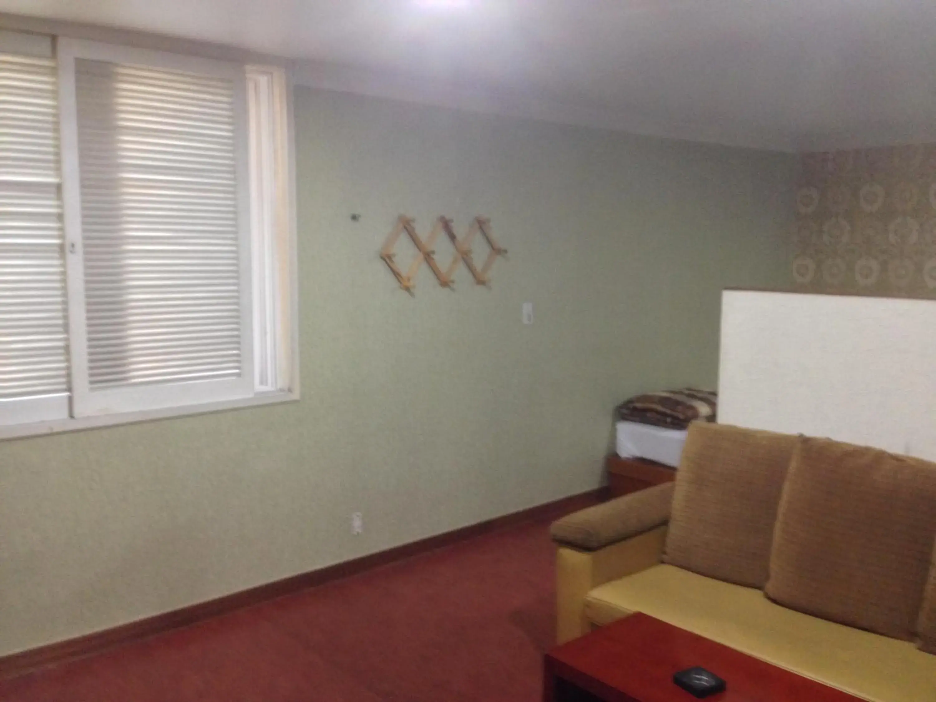 Photo of the whole room, Seating Area in Goodstay Herotel