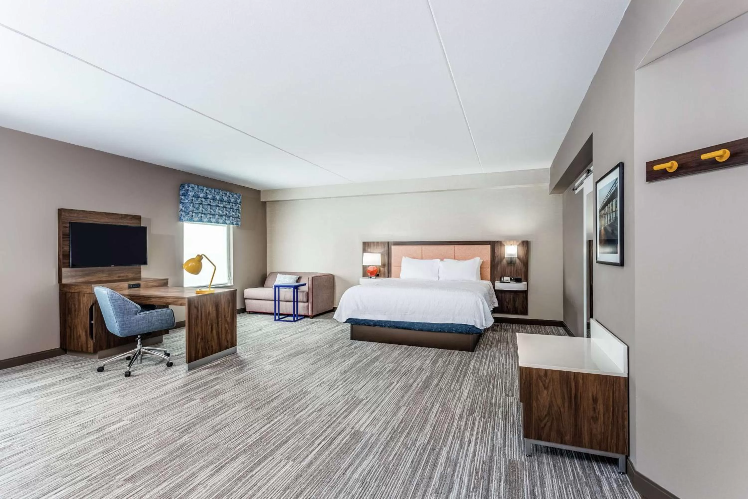 Bedroom, Bed in Hampton Inn & Suites Kittery-Portsmouth