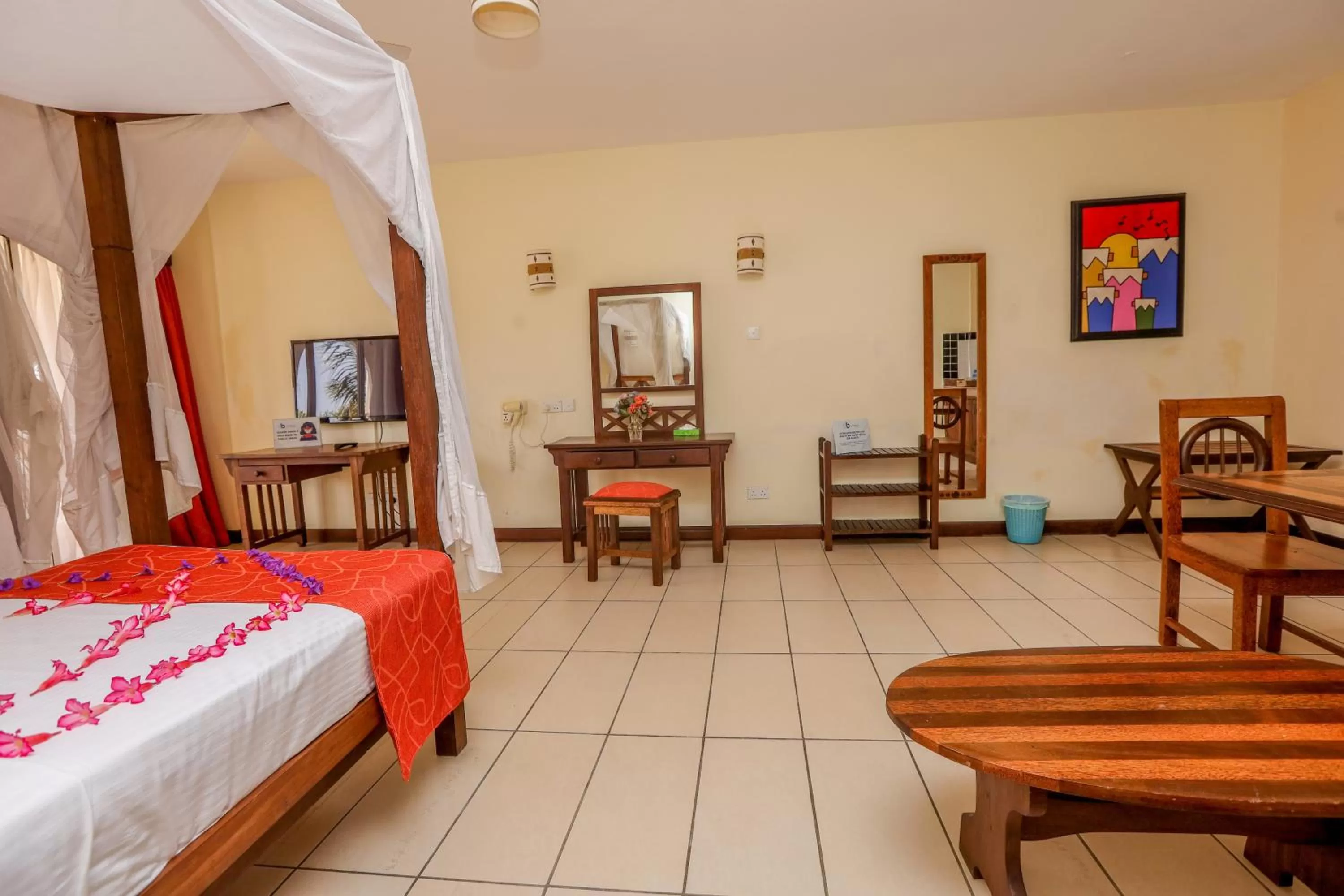 TV and multimedia, Bed in CityBlue Creekside Hotel & Suites