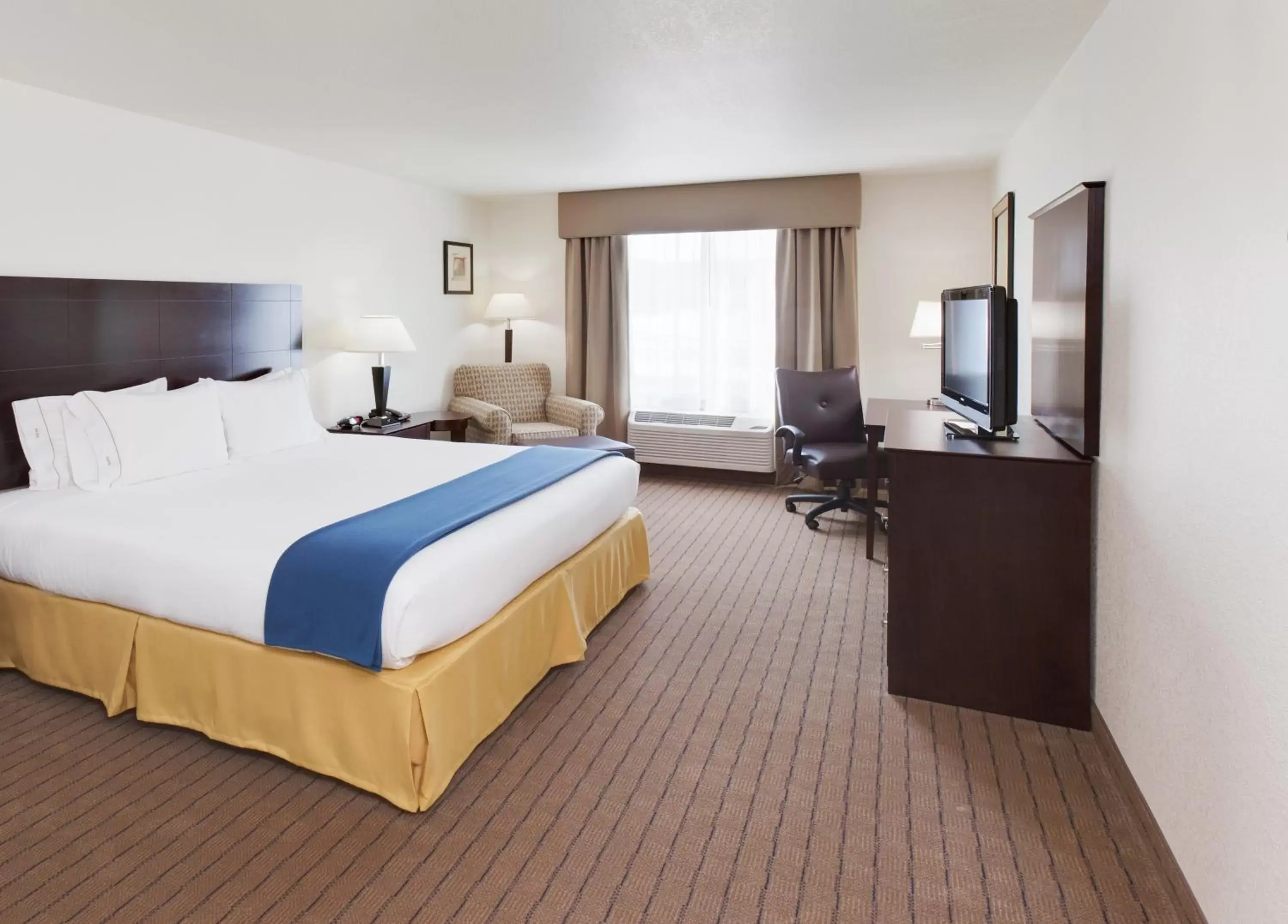 TV and multimedia, TV/Entertainment Center in Holiday Inn Express & Suites - Omaha I - 80, an IHG Hotel