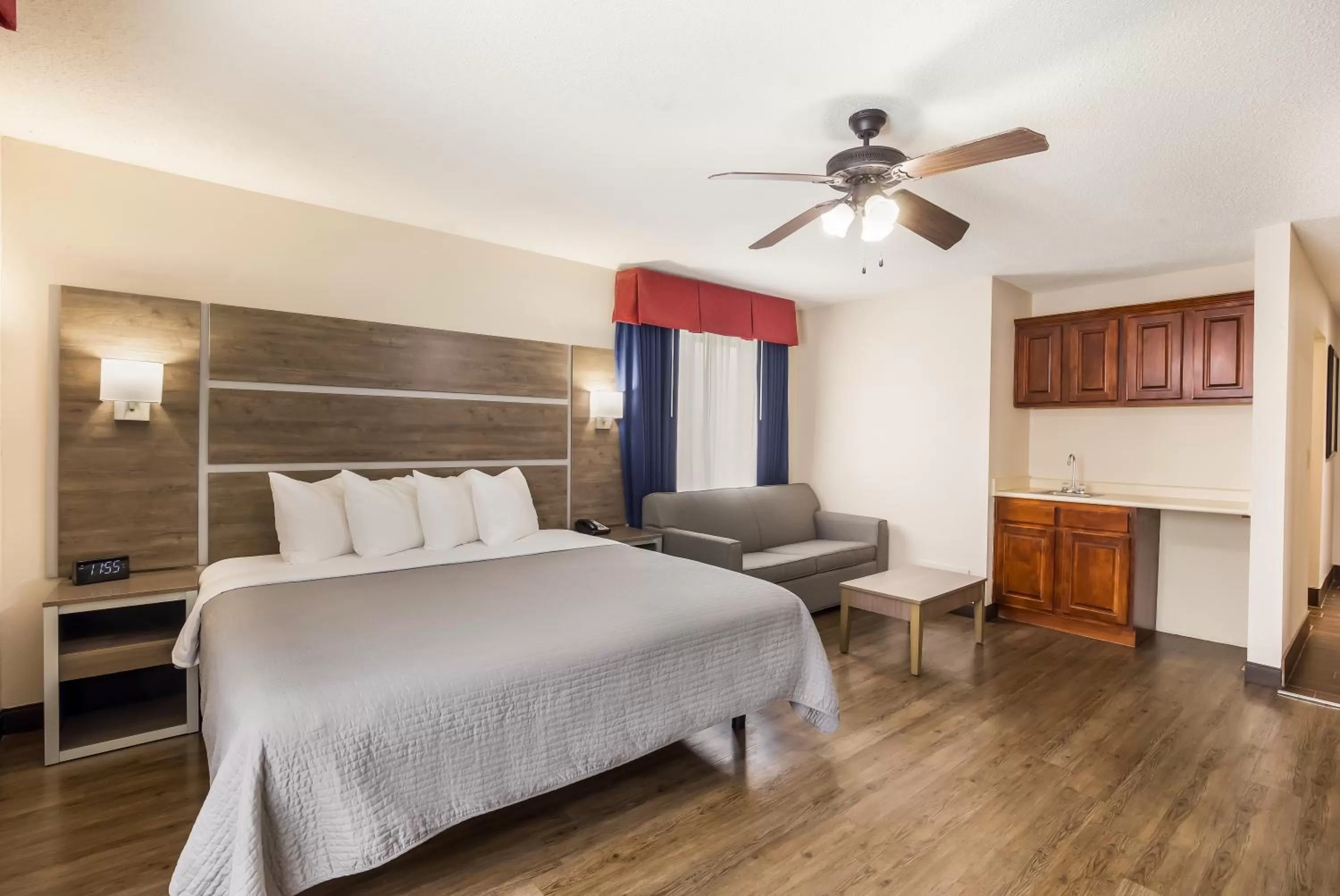 Bed in Hometown Inn Thomasville