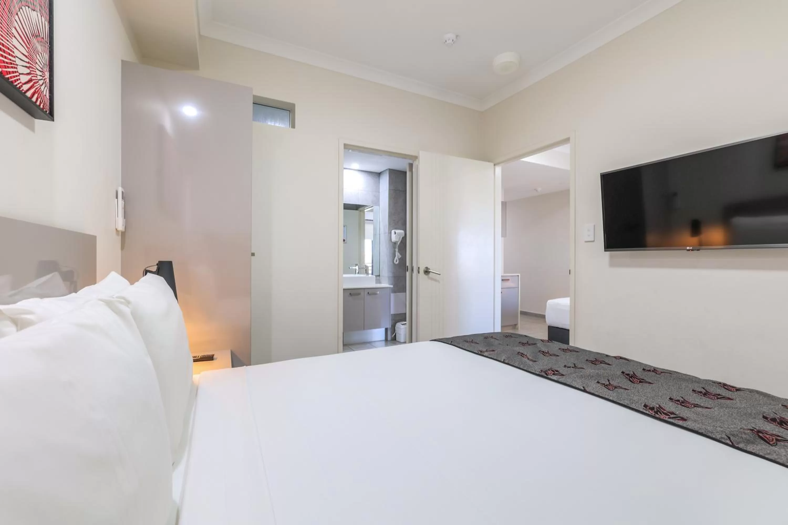 Bedroom, Bed in Argus Hotel Darwin