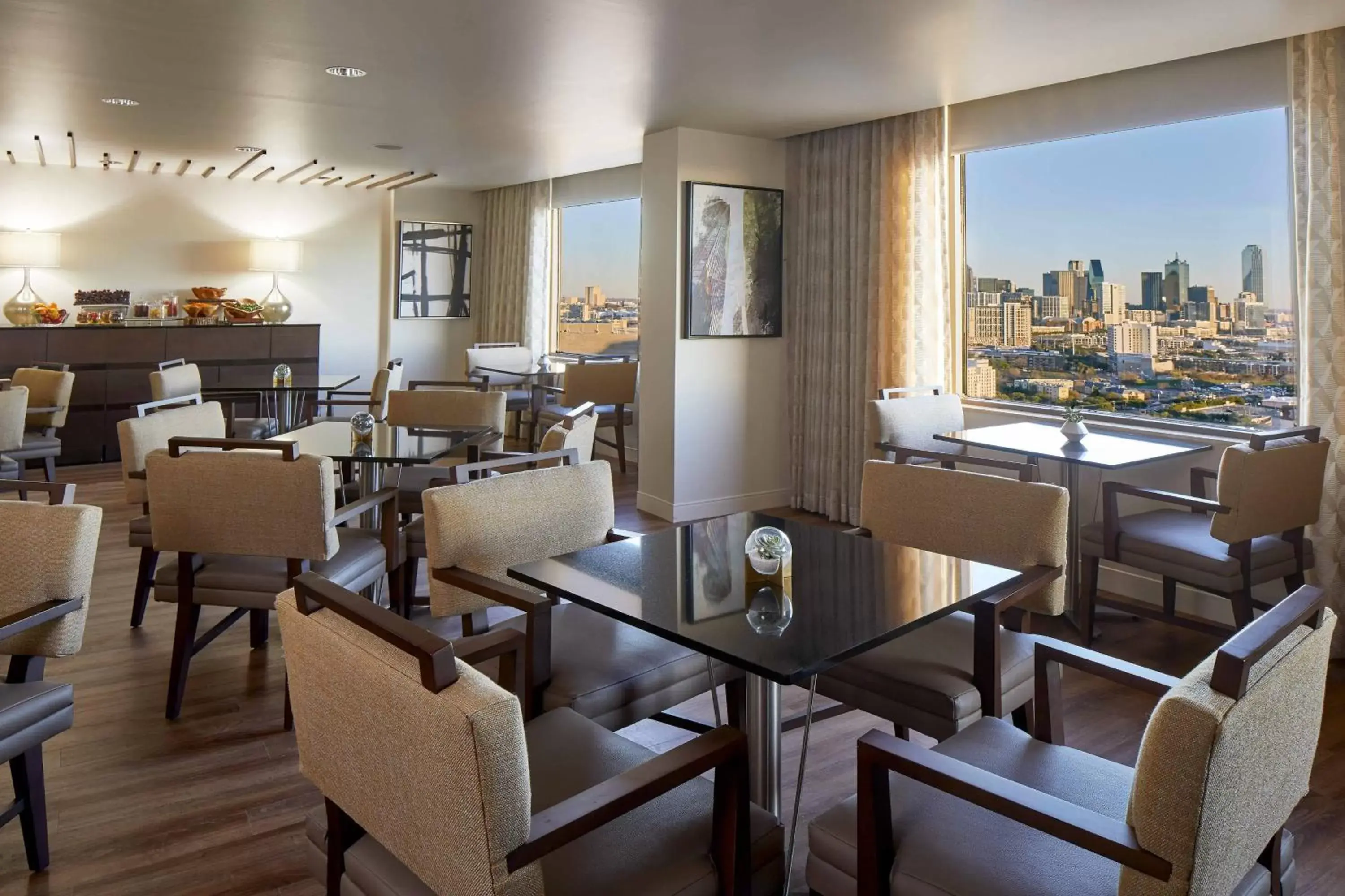Lounge or bar, Restaurant/Places to Eat in Renaissance Dallas Hotel