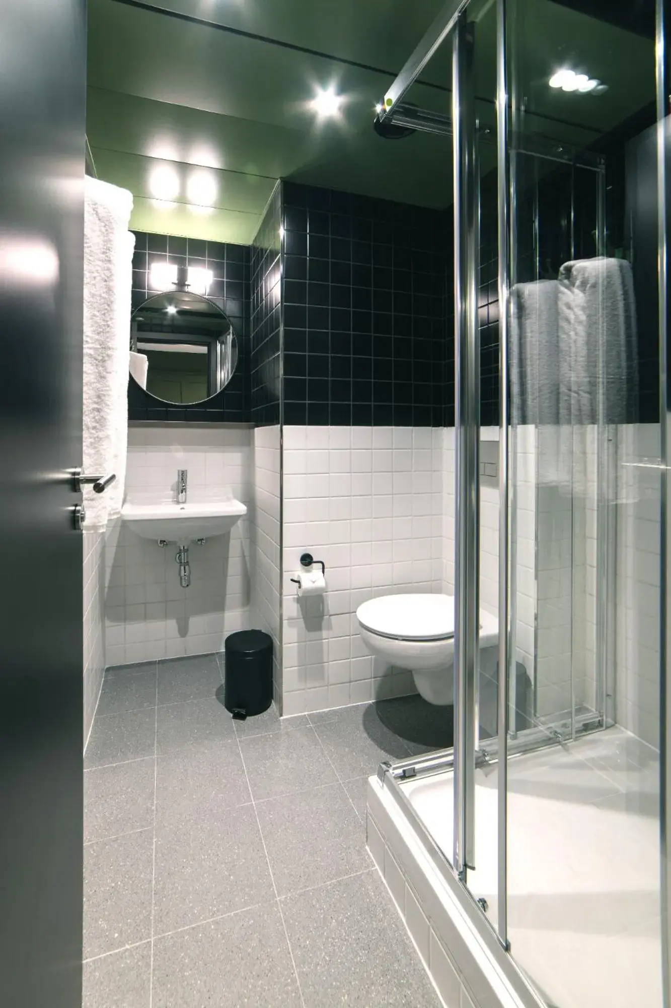 Shower, Bathroom in Generator Madrid
