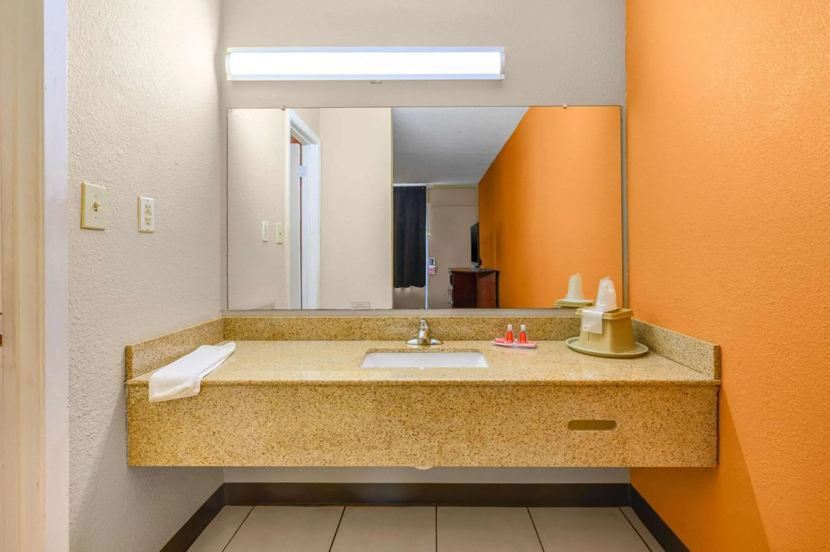 Photo of the whole room, Bathroom in Econo Lodge