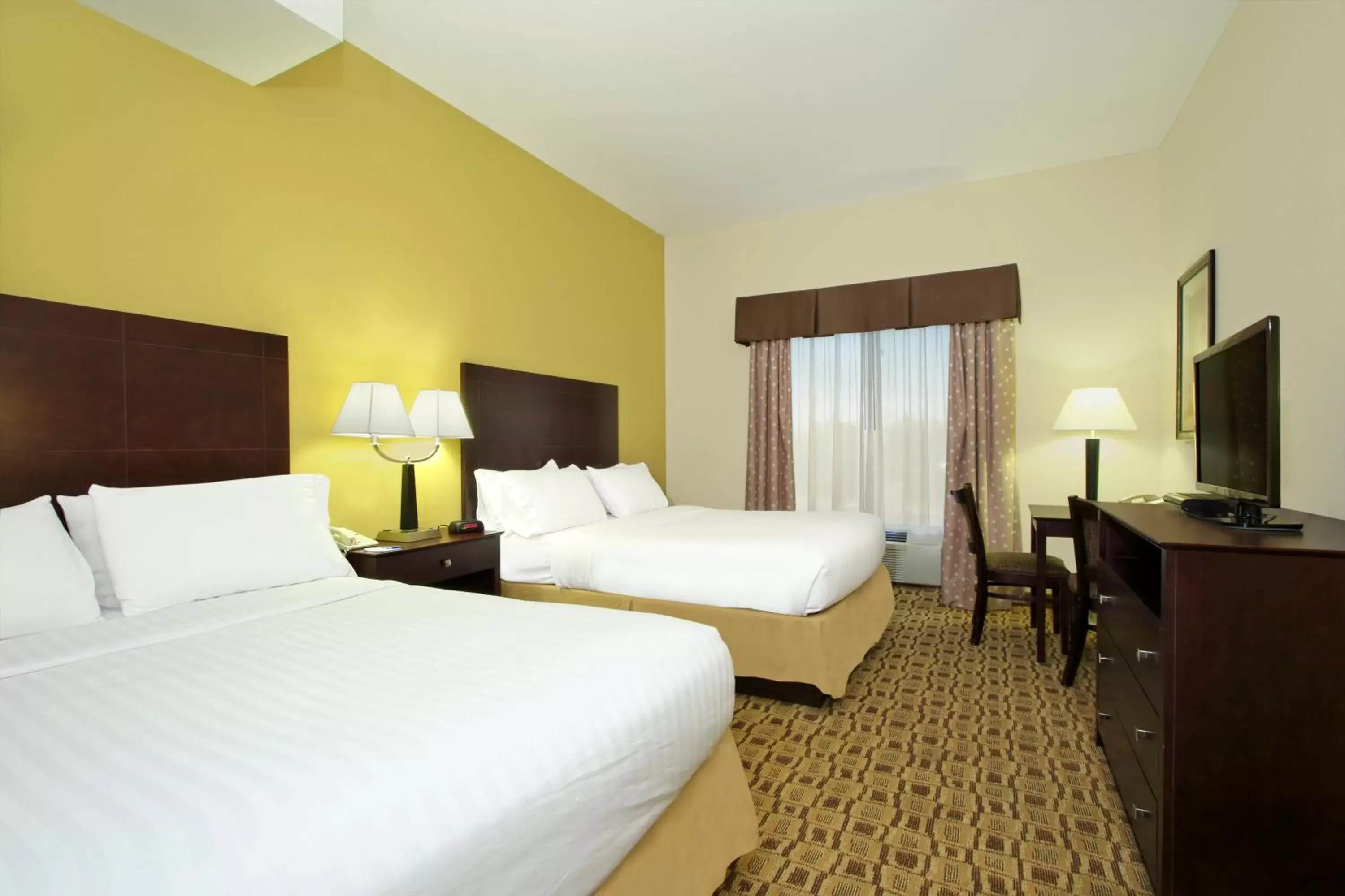 Photo of the whole room, Bed in Holiday Inn Express Boonville, an IHG Hotel