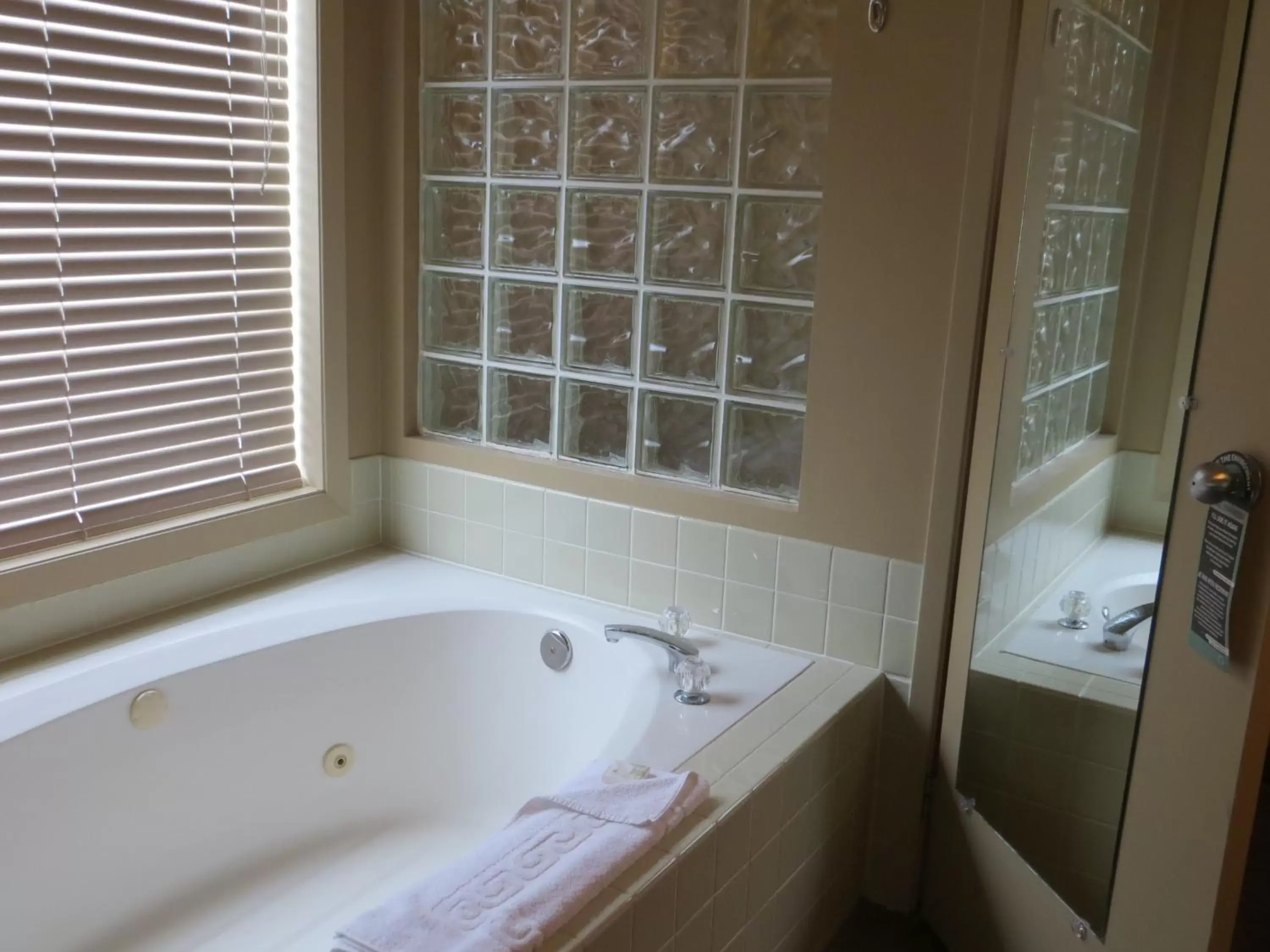 Bathroom in Waterton Lakes Lodge Resort