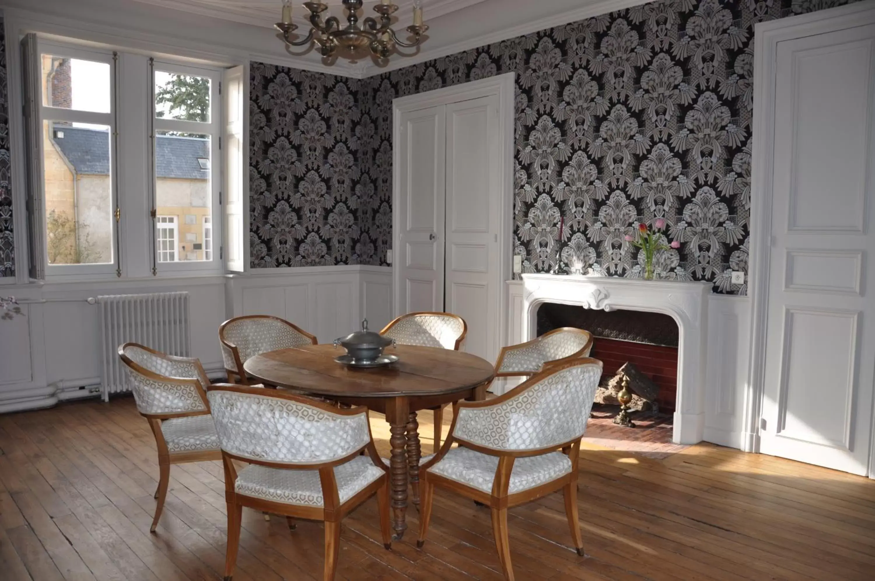 Living room, Dining Area in Château Origny