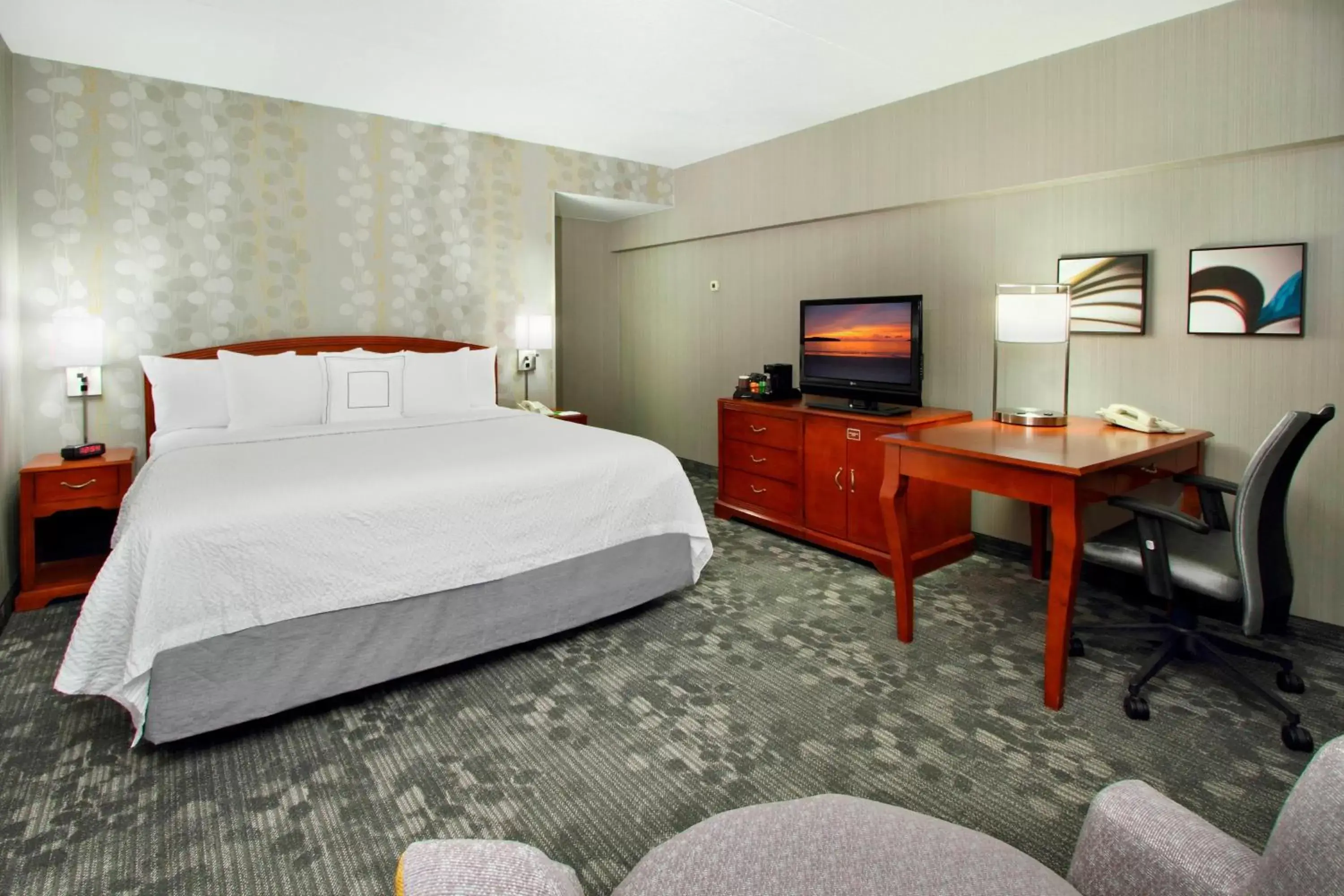 Photo of the whole room, Bed in Courtyard by Marriott Lyndhurst/Meadowlands