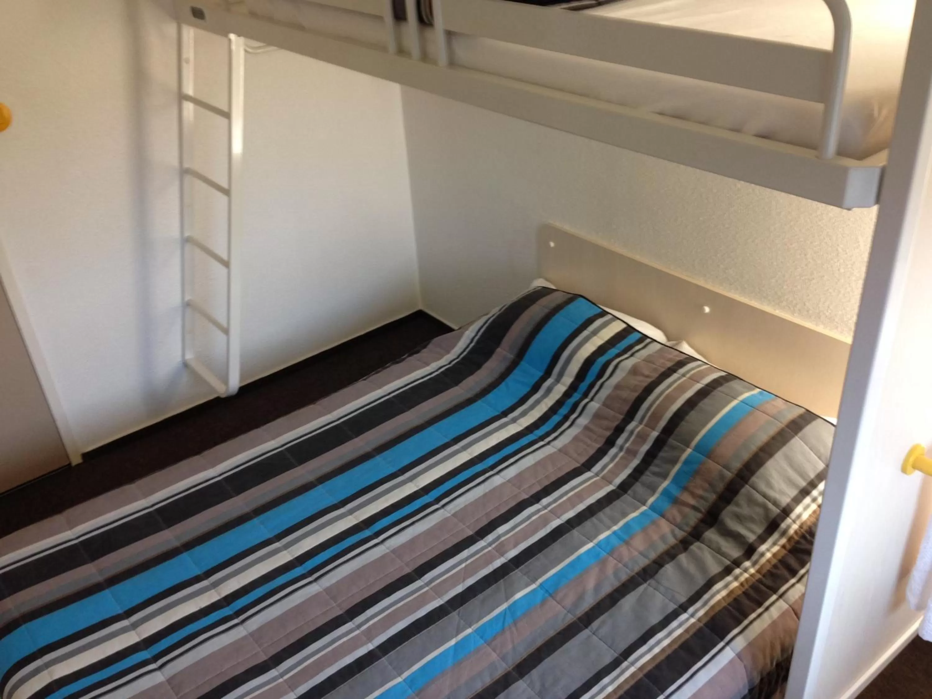 Bed in hotelF1 Saint Etienne Est La Grand Croix