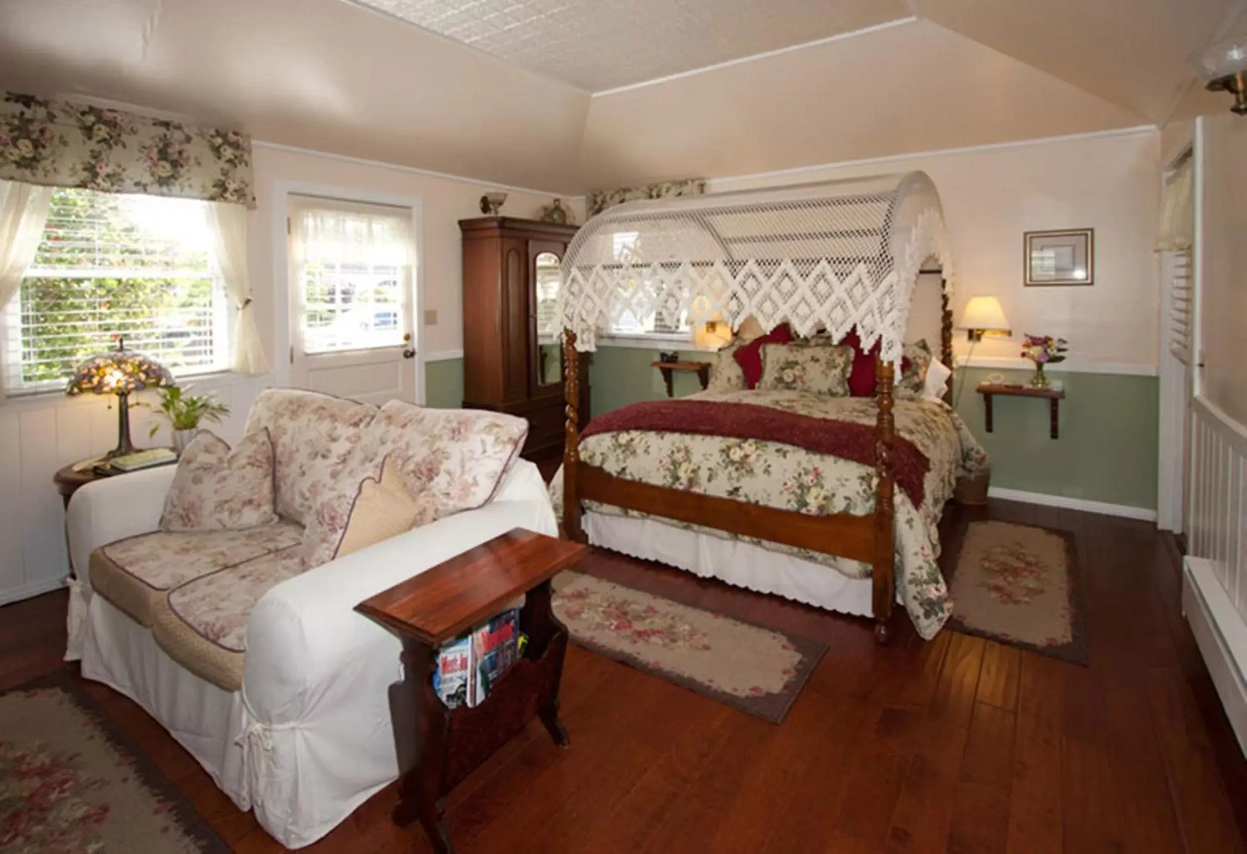 Bedroom in Headlands Inn Bed and Breakfast