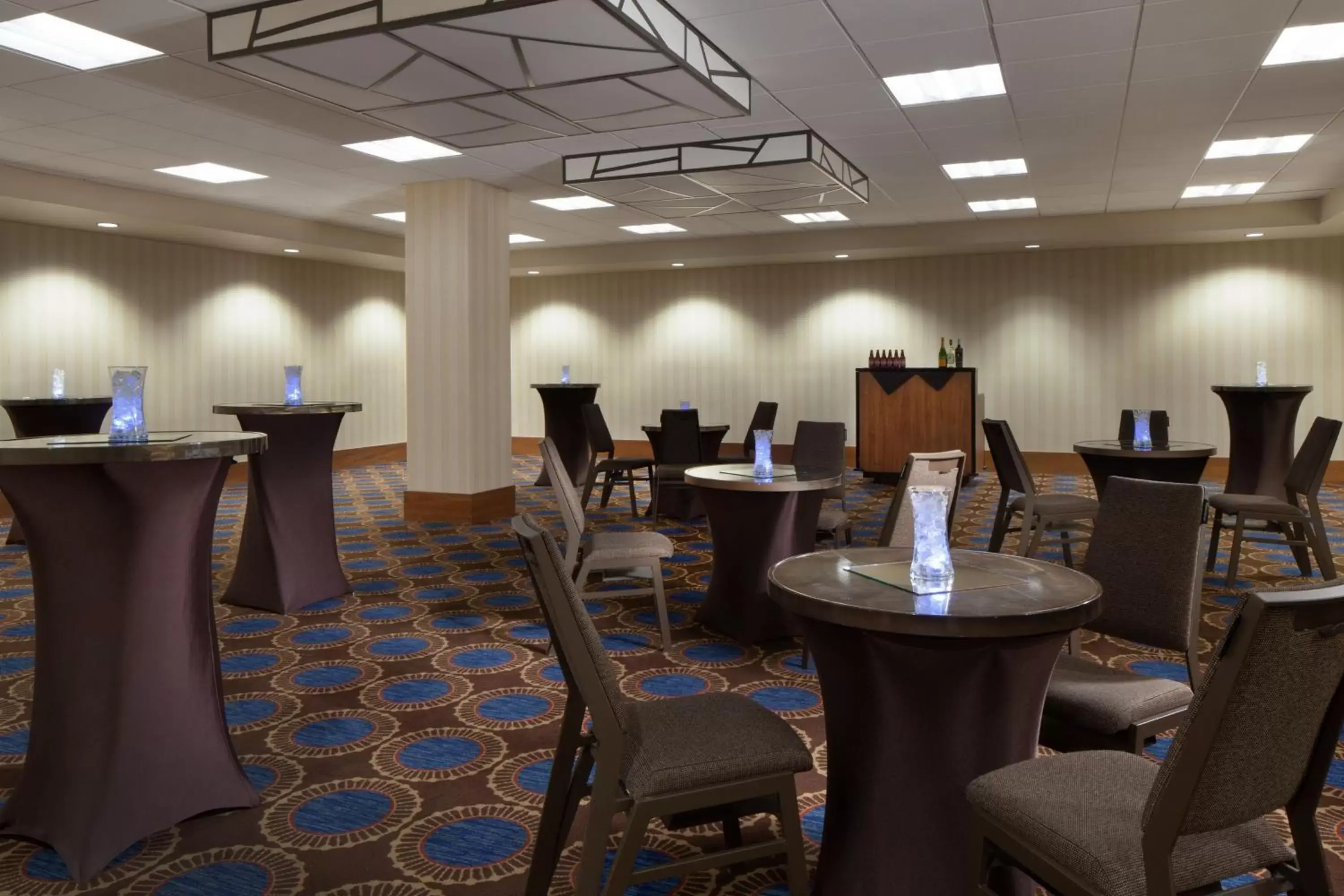 Meeting/conference room, Restaurant/Places to Eat in Sheraton Anchorage Hotel