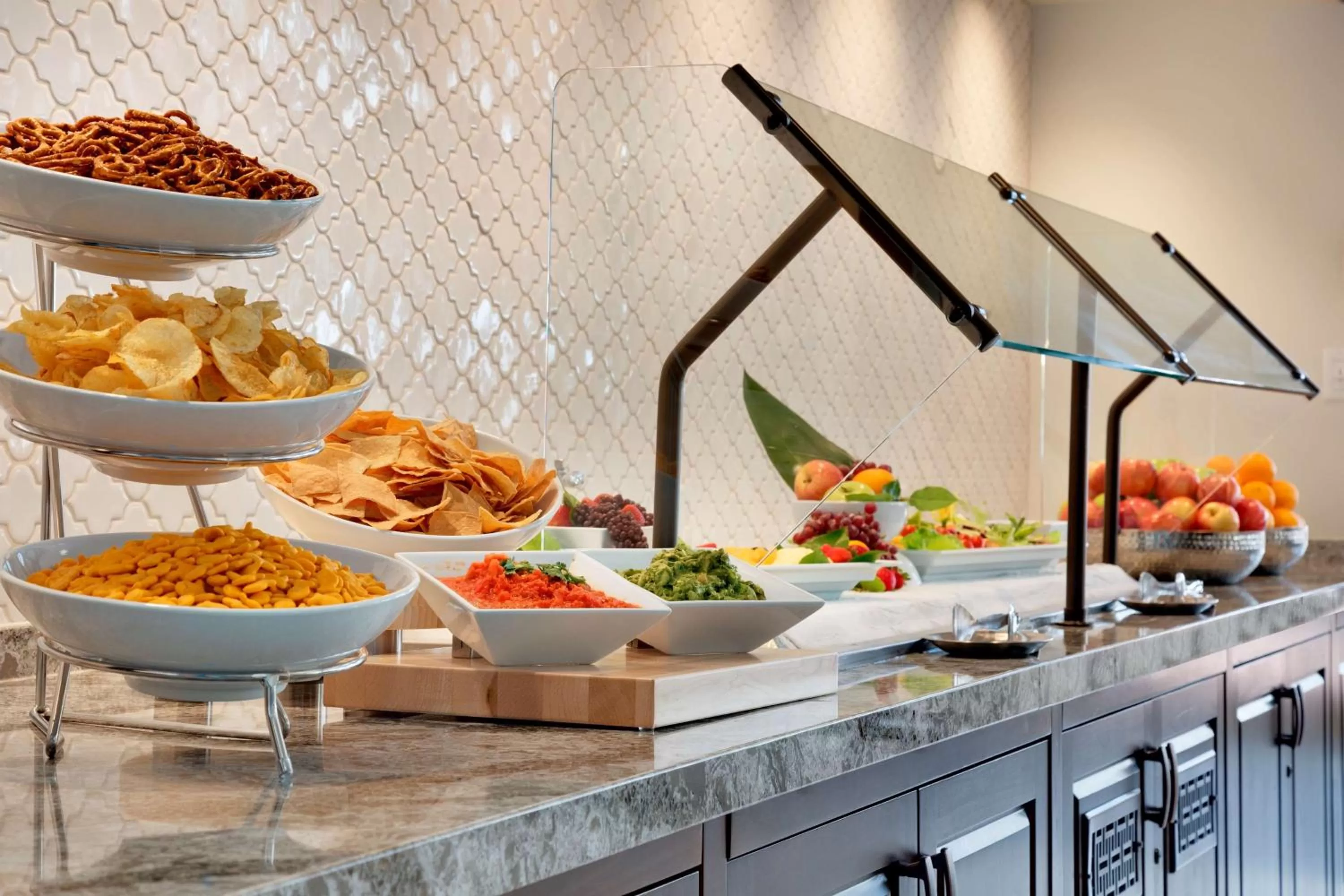 Dining area in Embassy Suites by Hilton Scottsdale Resort