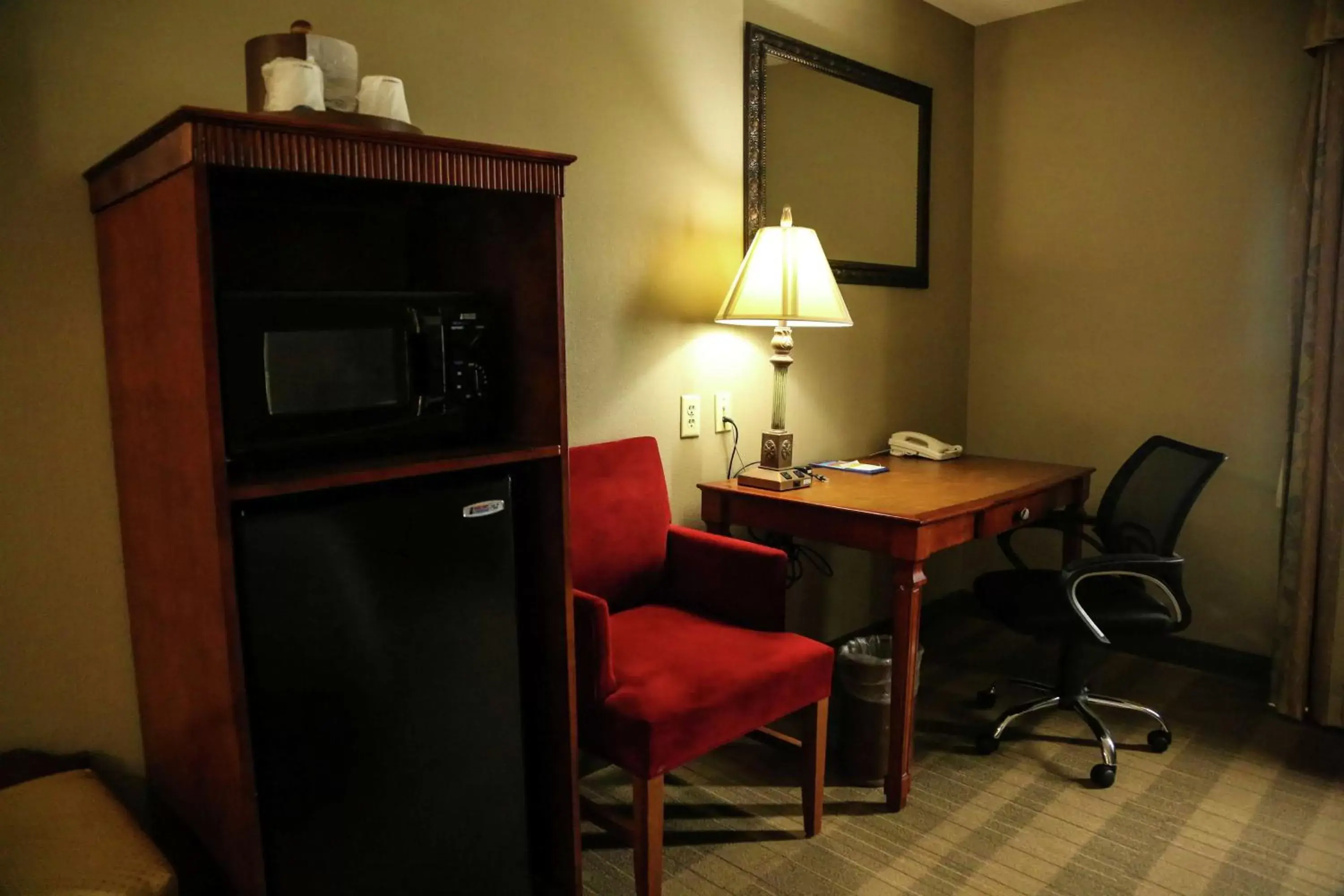 Bedroom, Dining Area in Hampton Inn & Suites McComb
