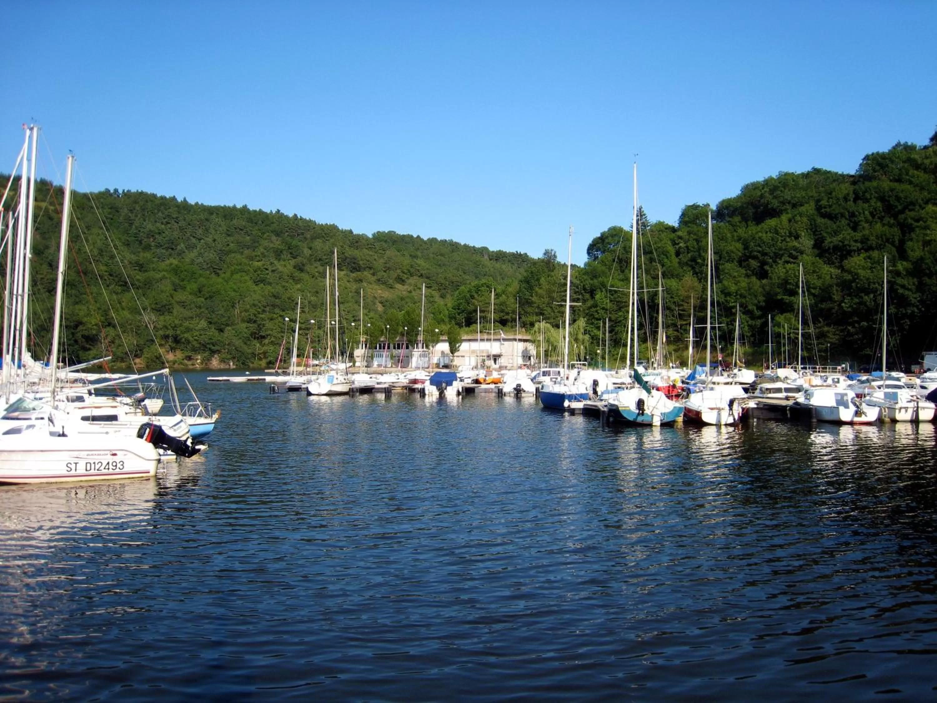Beach in Ibis Saint Étienne - La Terrasse