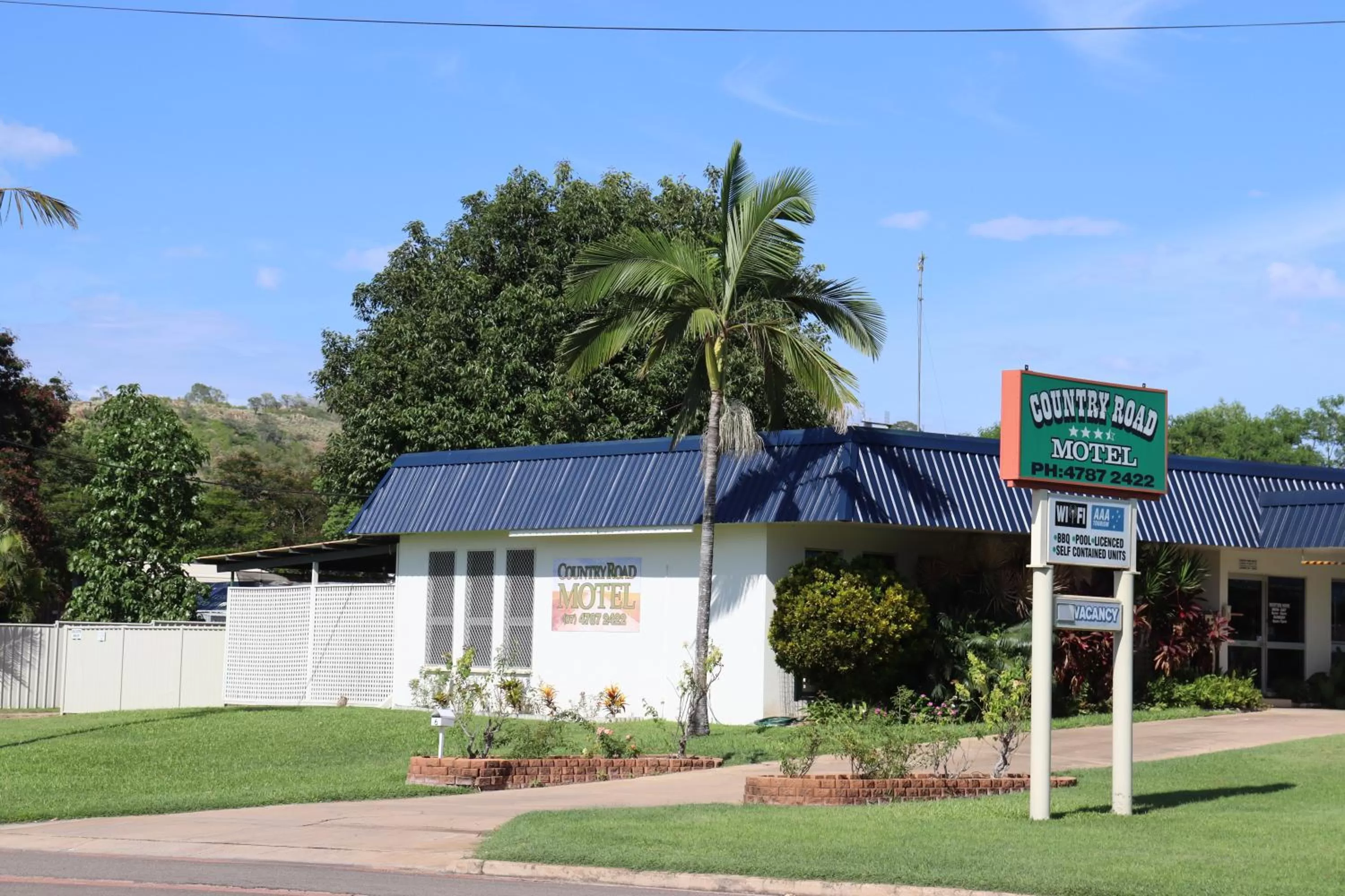 Property building in Country Road Motel