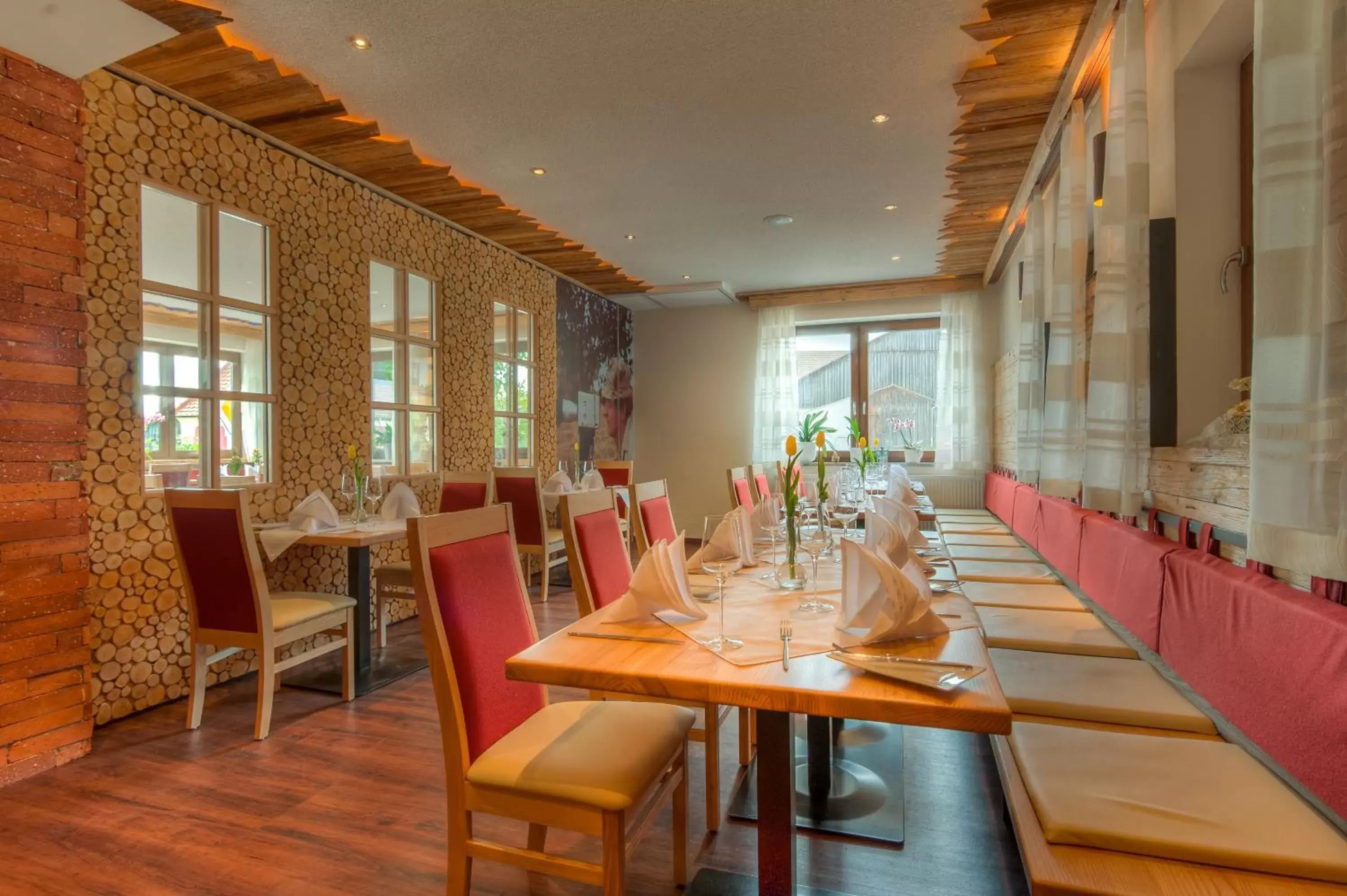 Restaurant/Places to Eat in Landhotel Zum Goldenen Kreuz
