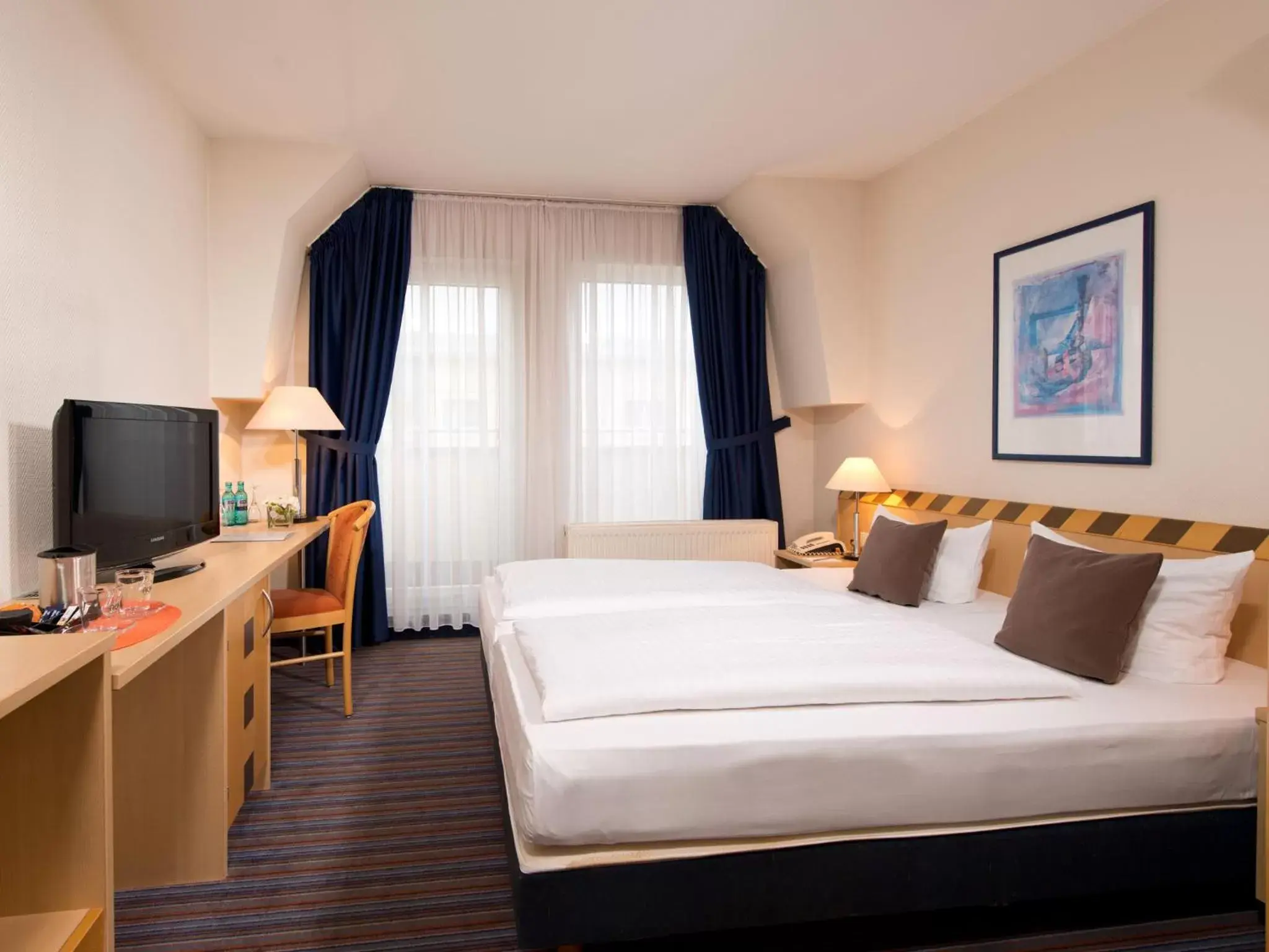 Business Double Room in ACHAT Hotel Dresden Elbufer