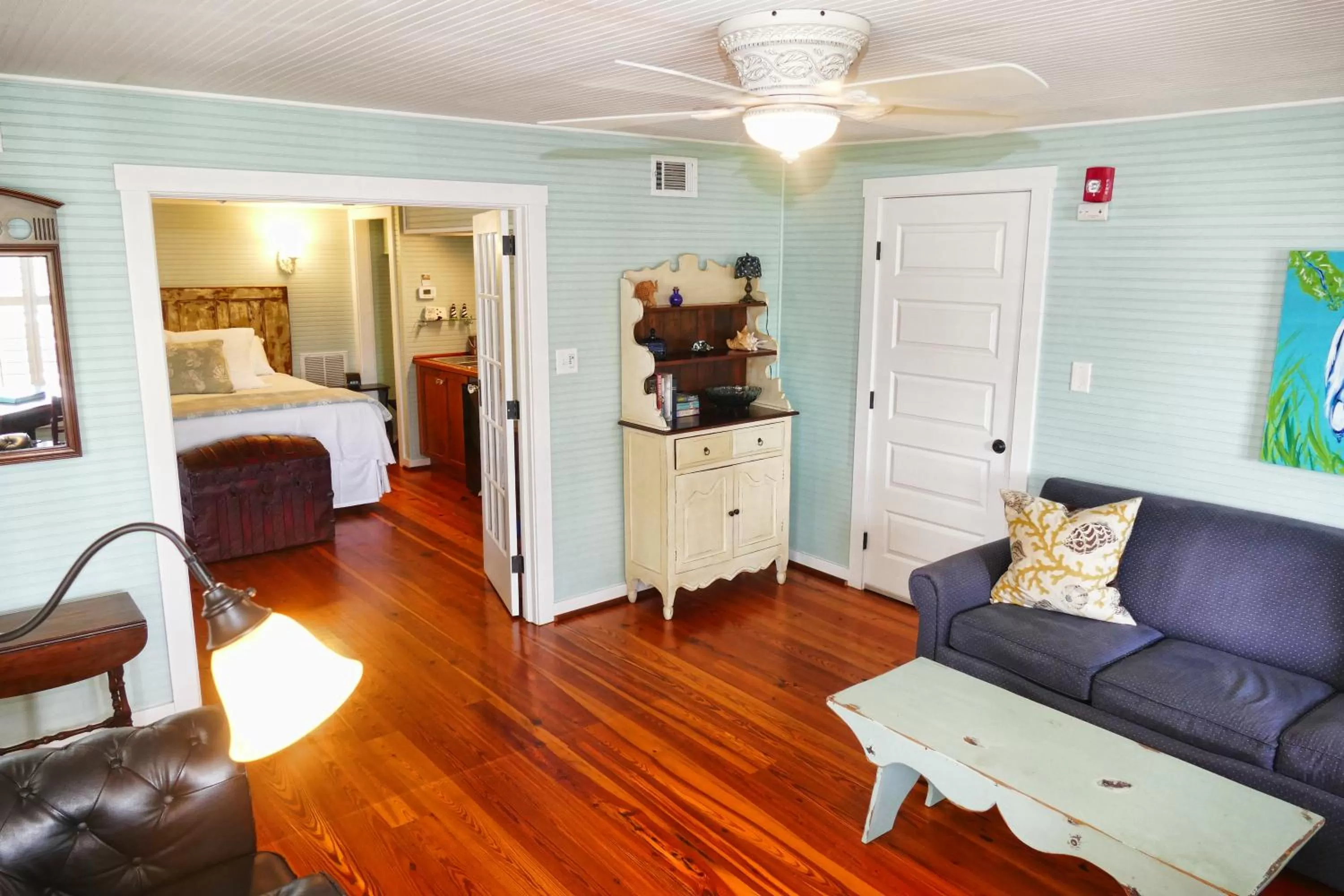Photo of the whole room, Seating Area in Beachview Inn and Spa