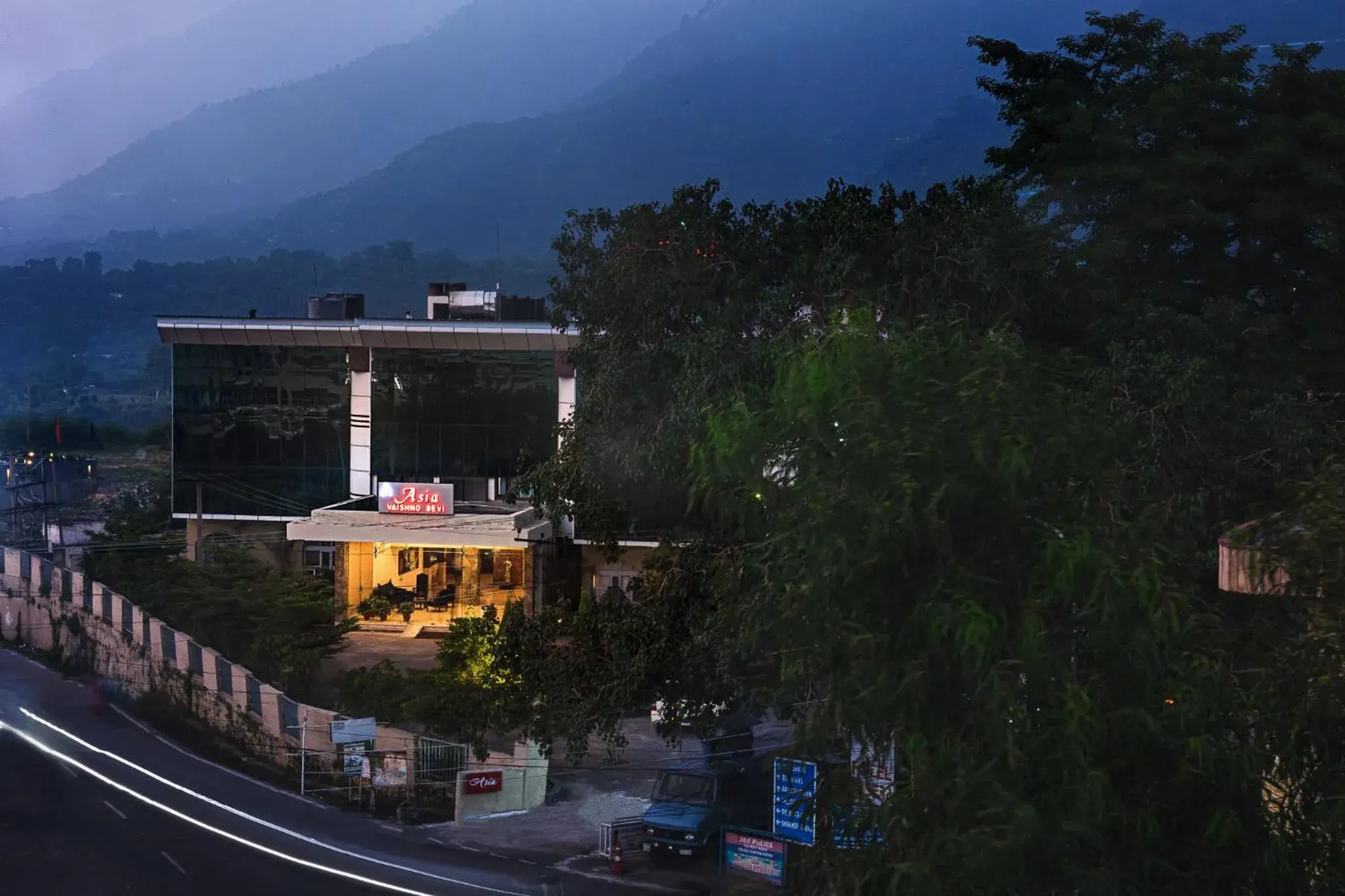 Mountain view in Hotel Asia Vaishnodevi