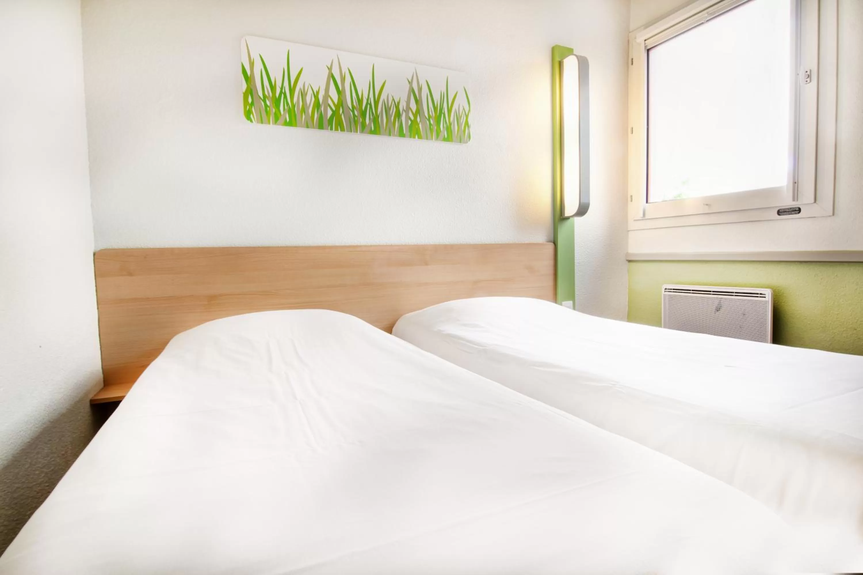 Bedroom, Bed in ibis budget Chateaudun