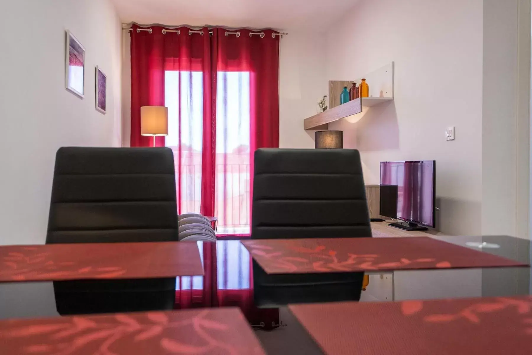 Living room, Restaurant/Places to Eat in Apartamentos La Laguna