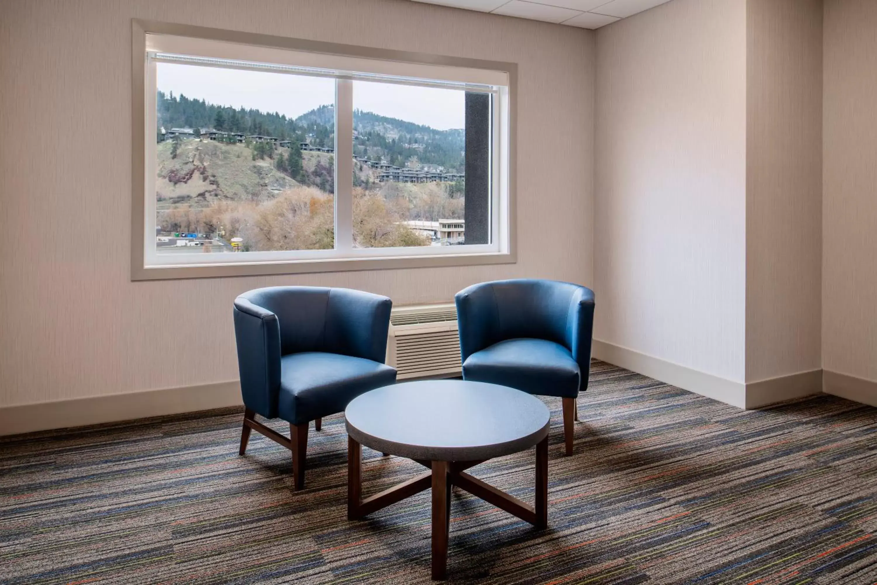 Property building, Seating Area in Holiday Inn Express & Suites Kelowna - East, an IHG Hotel