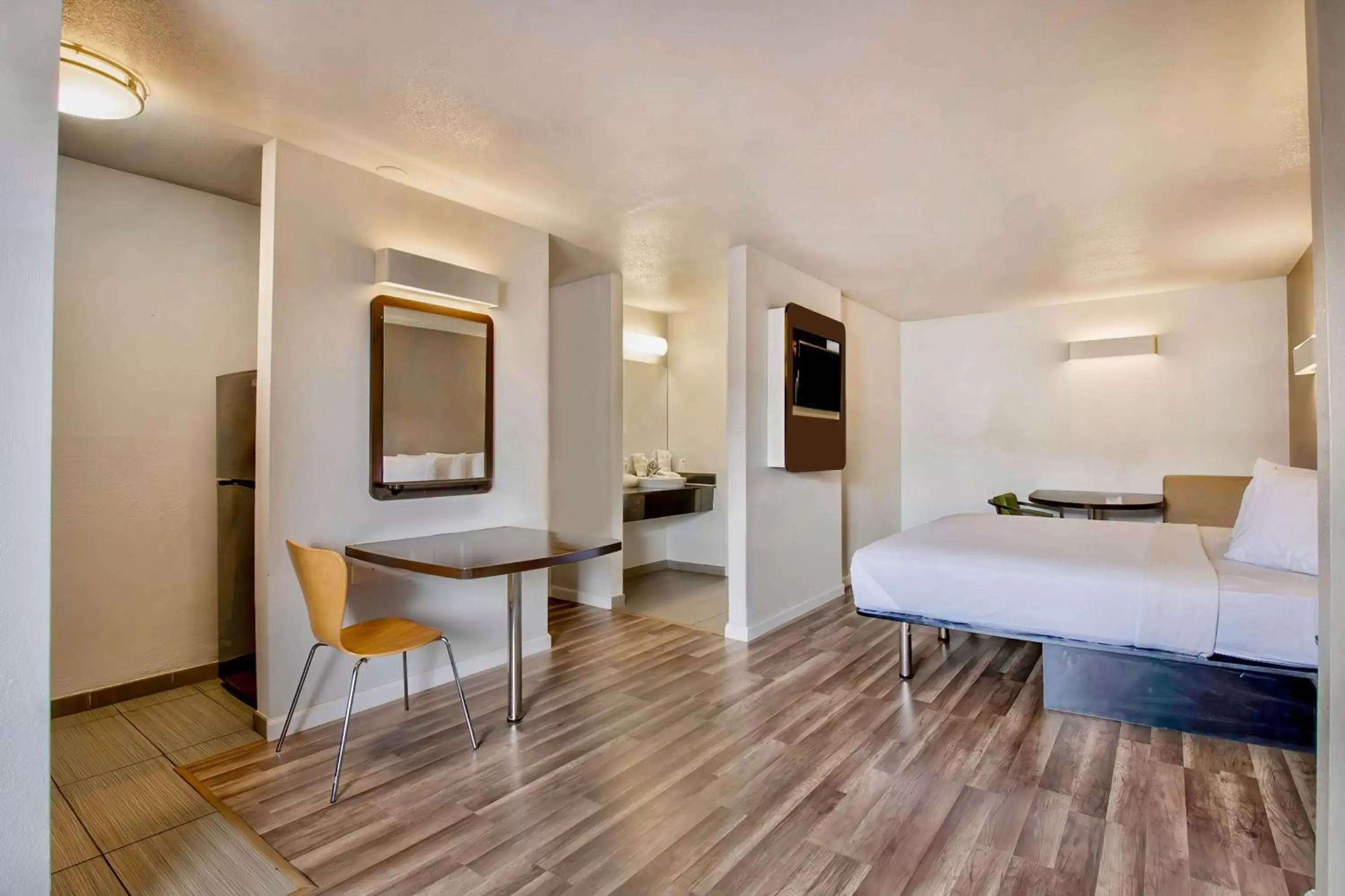 Bedroom, Bed in Studio 6-San Antonio, TX - Airport Bedroom, Bed in Studio 6-San Antonio, TX - Airport