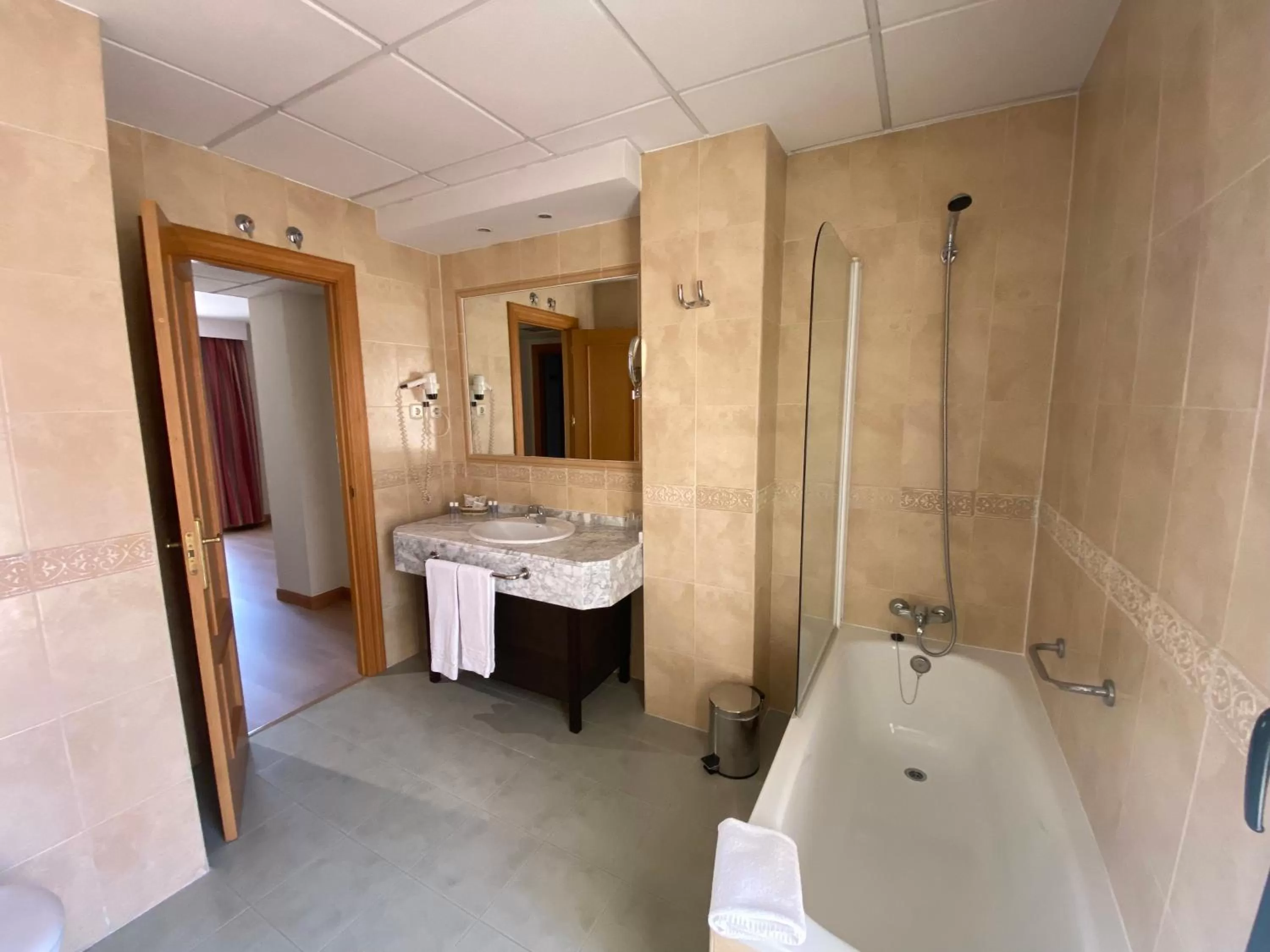 Bathroom in Hotel Equo Aranjuez