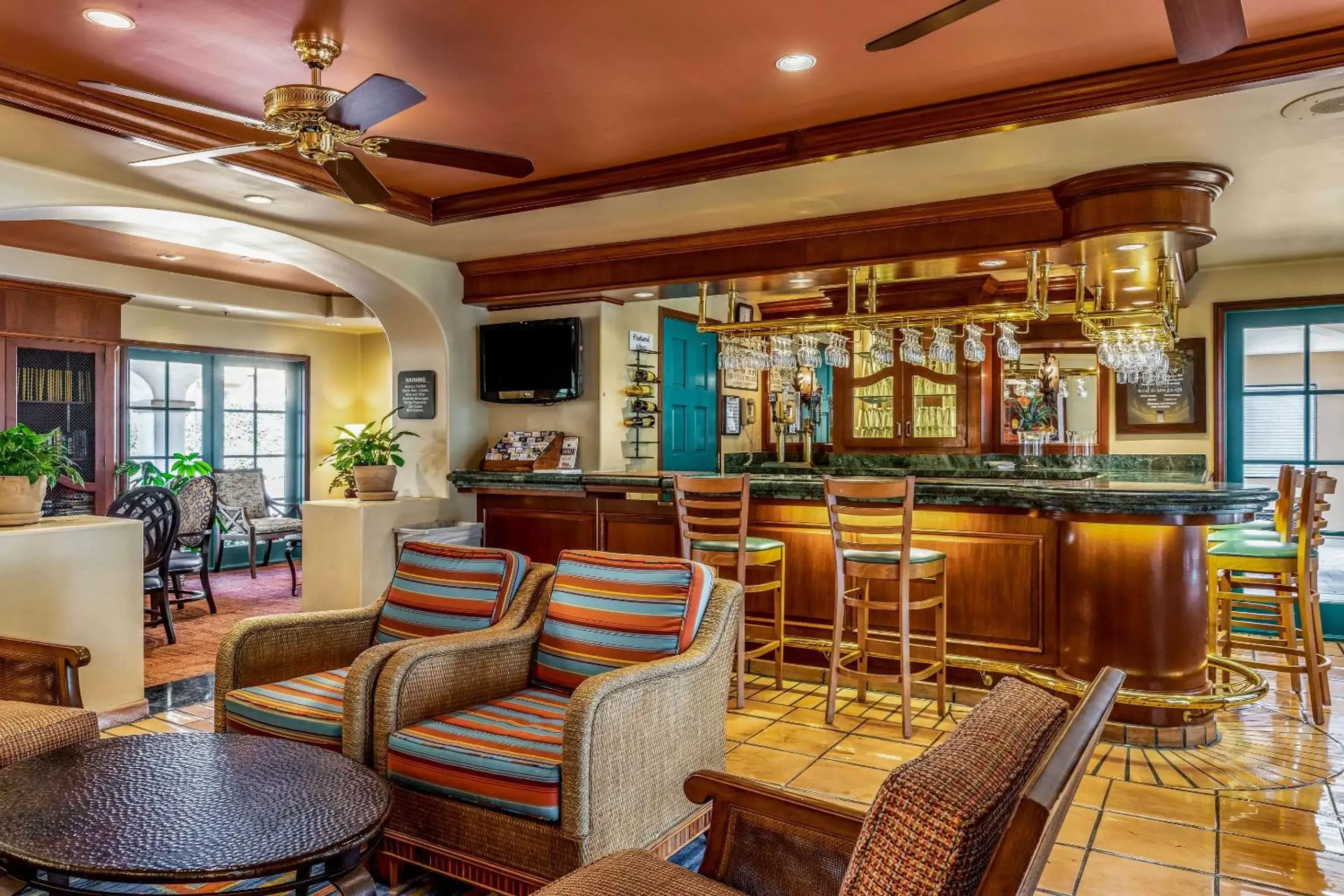 Lounge or bar, Lounge/Bar in Quality Suites Downtown San Luis Obispo