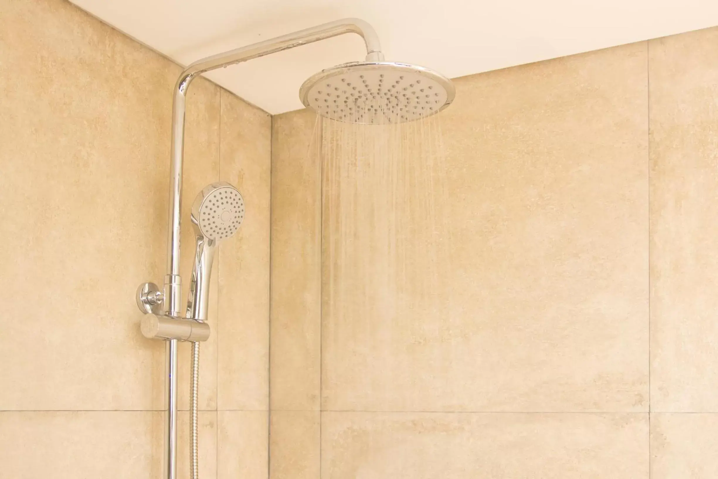 Shower, Bathroom in Hotel Ciudadano Suites