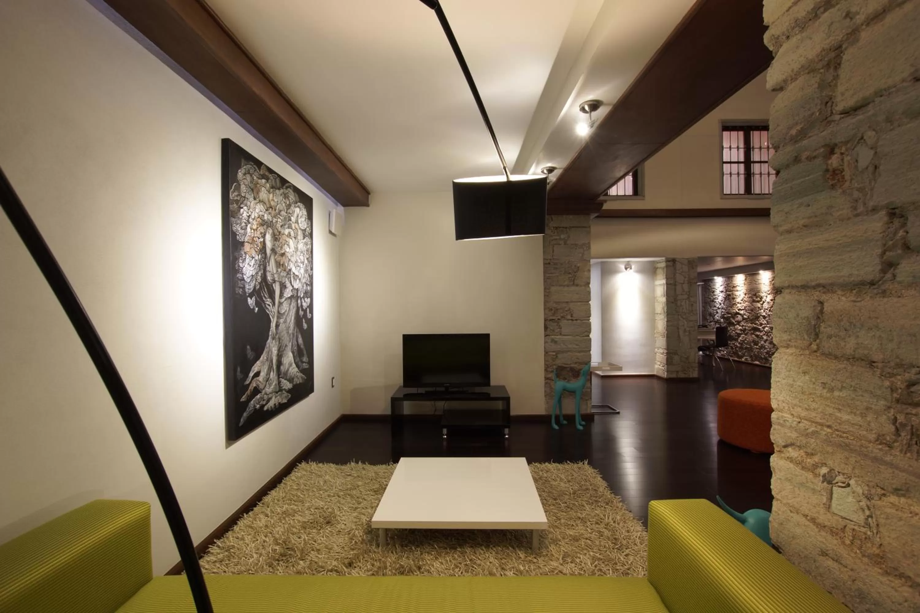 Communal lounge/ TV room in 1850 Hotel Boutique