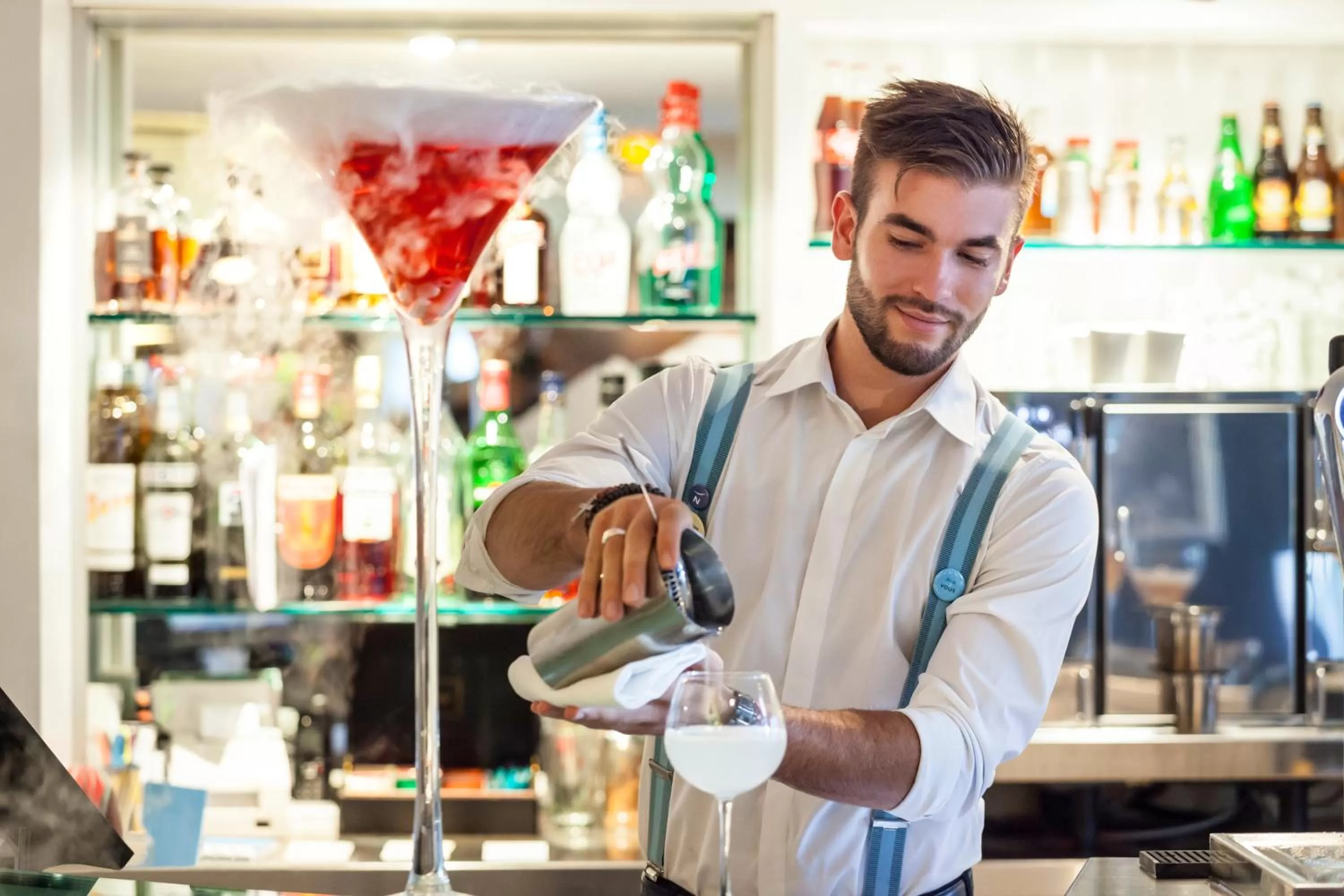 Lounge or bar in Novotel Paris La Defense Esplanade