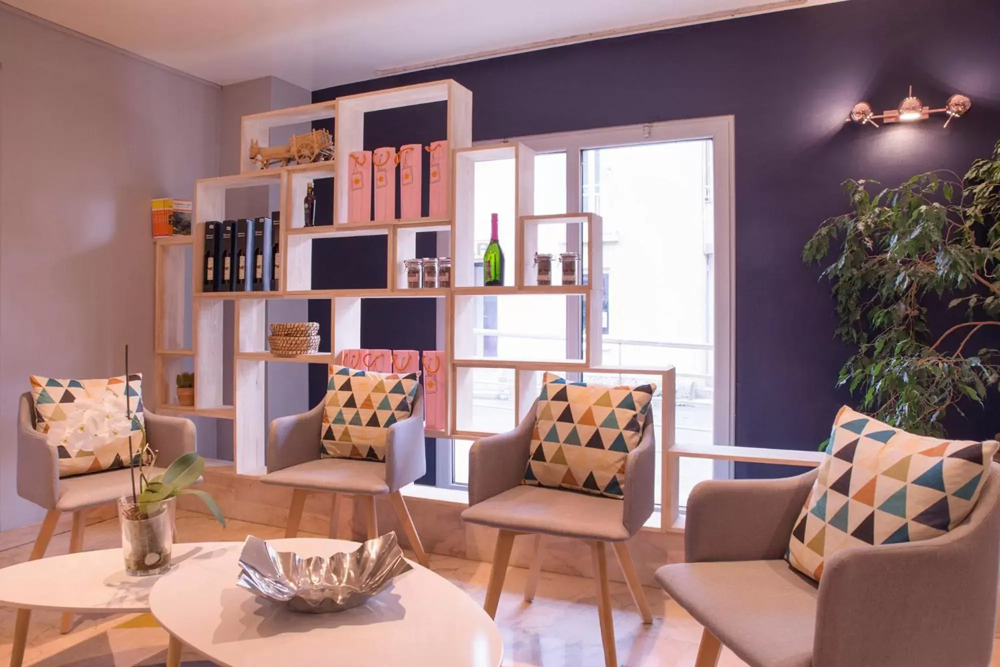 Lobby or reception in The Originals Boutique, Hôtel du Pont Roupt, Mende Lobby or reception in The Originals Boutique, Hôtel du Pont Roupt, Mende