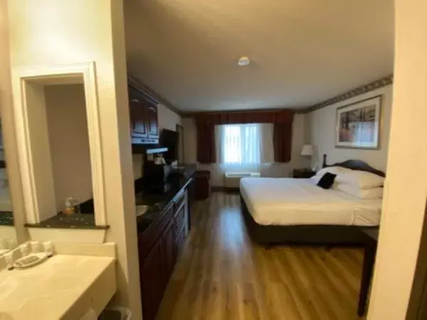 Kitchen or kitchenette in Red Lion Inn & Suites Port Orchard