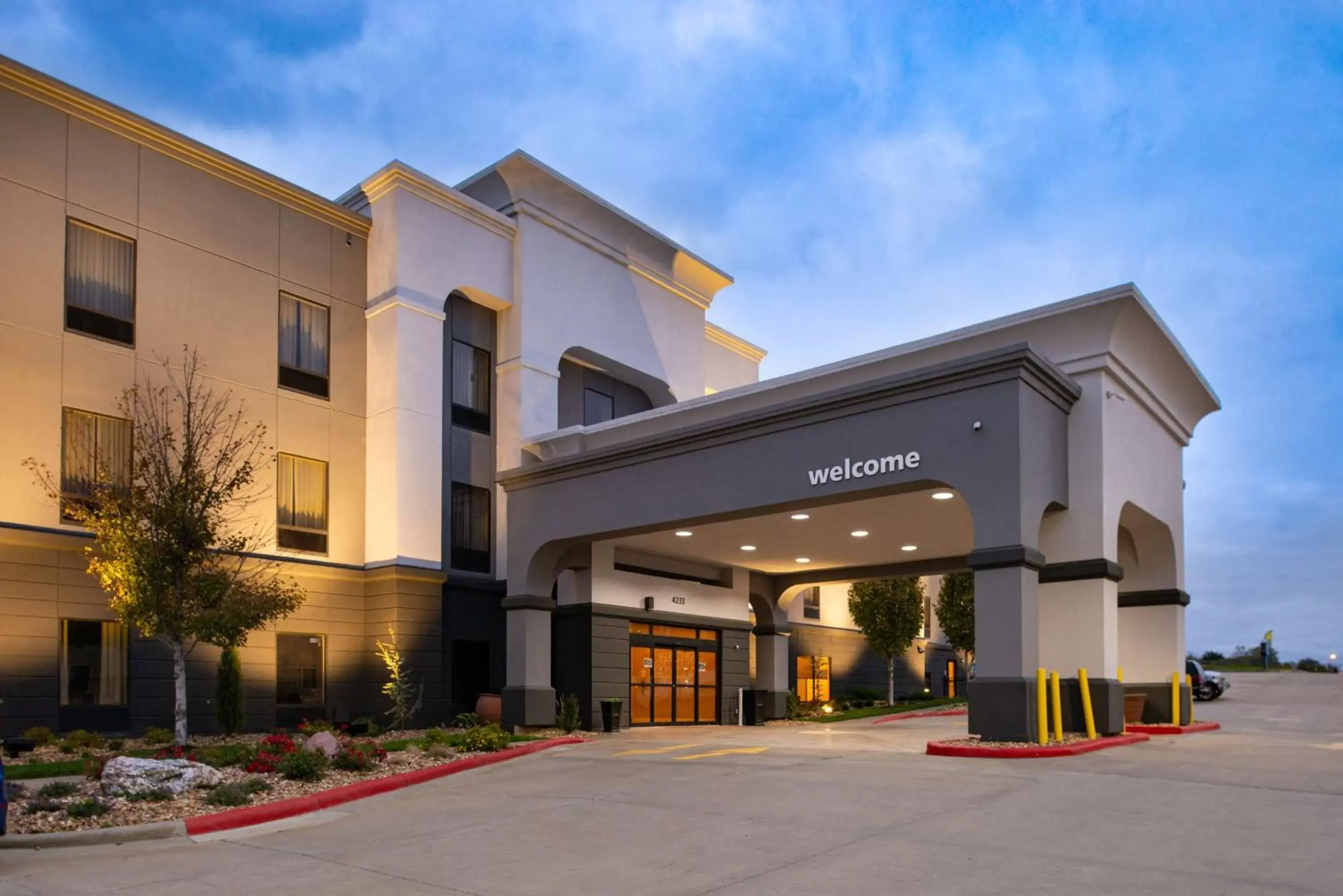 Property building in Hampton Inn Kansas City Northeast Property building in Hampton Inn Kansas City Northeast