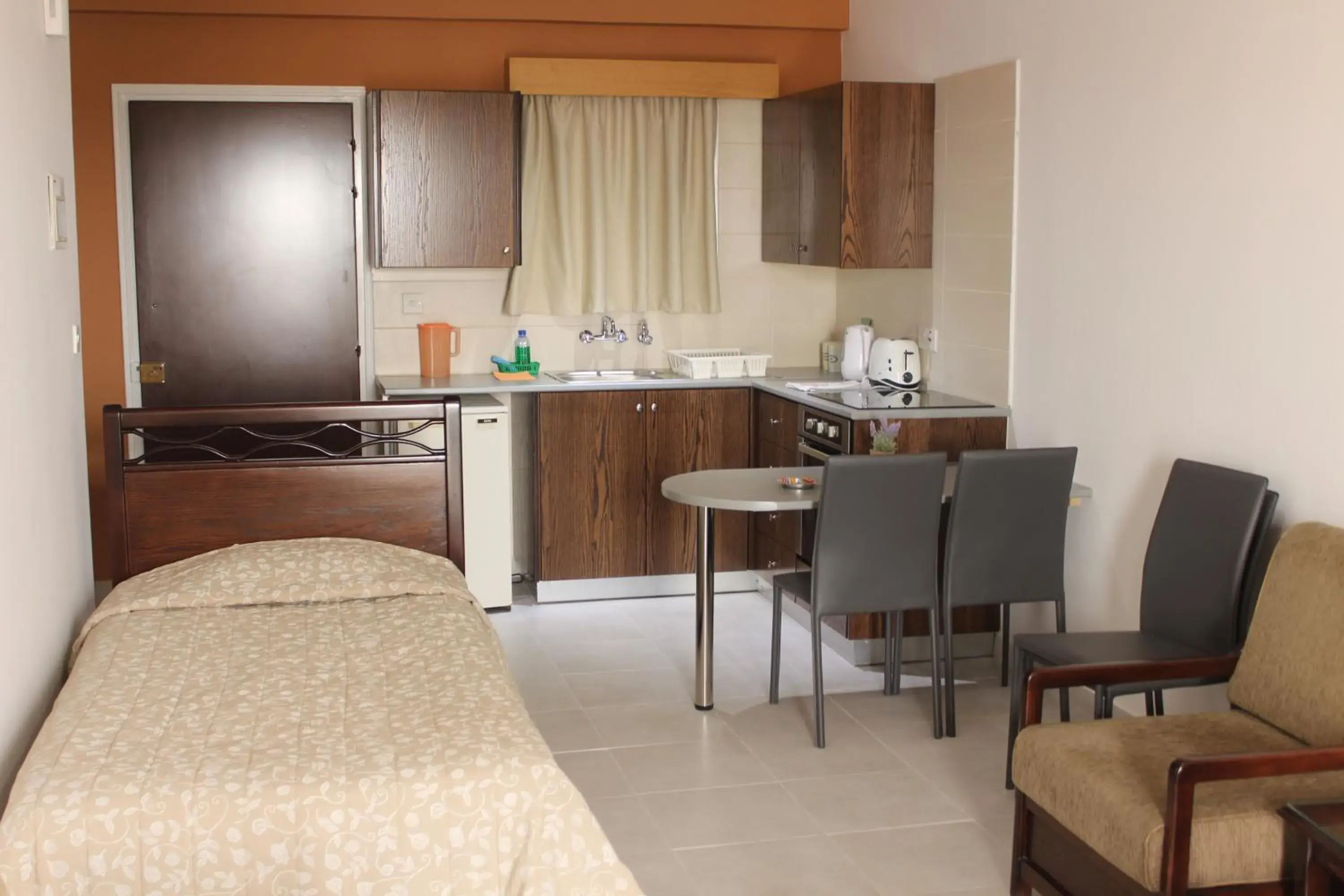 Living room, Kitchen/Kitchenette in Petsas Apartments