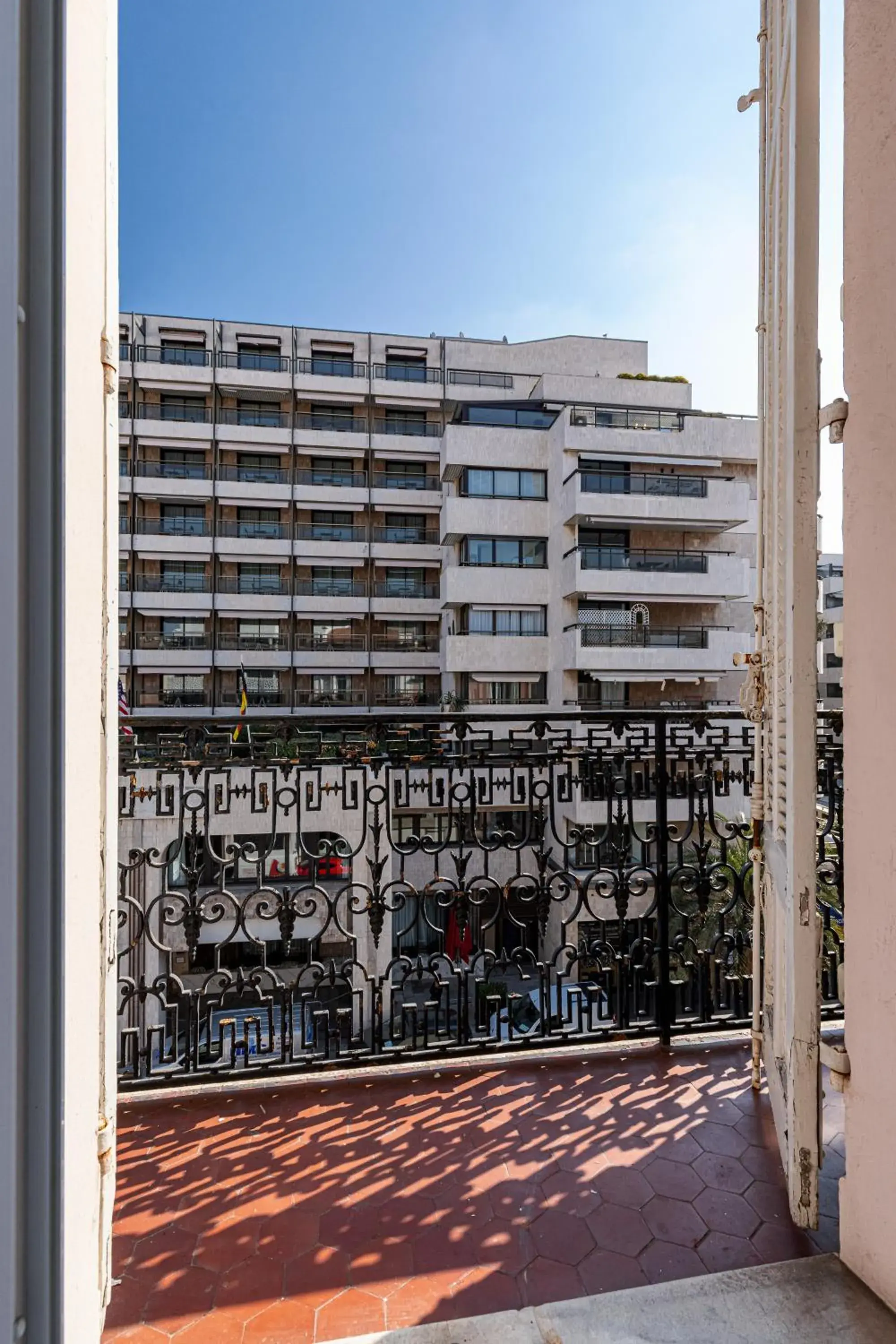 Balcony/Terrace, Property Building in Modern Waikiki Hotel