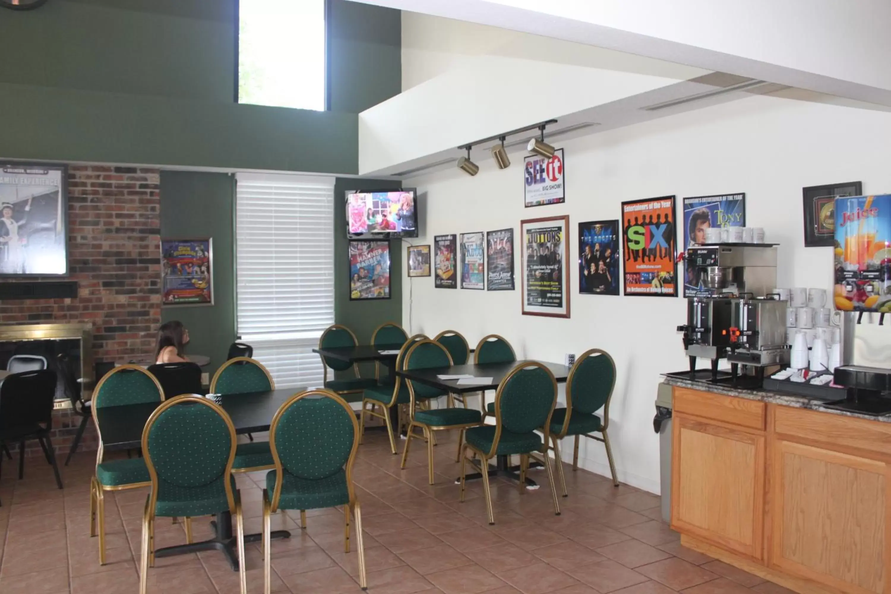 Dining area in Ozark Valley Inn