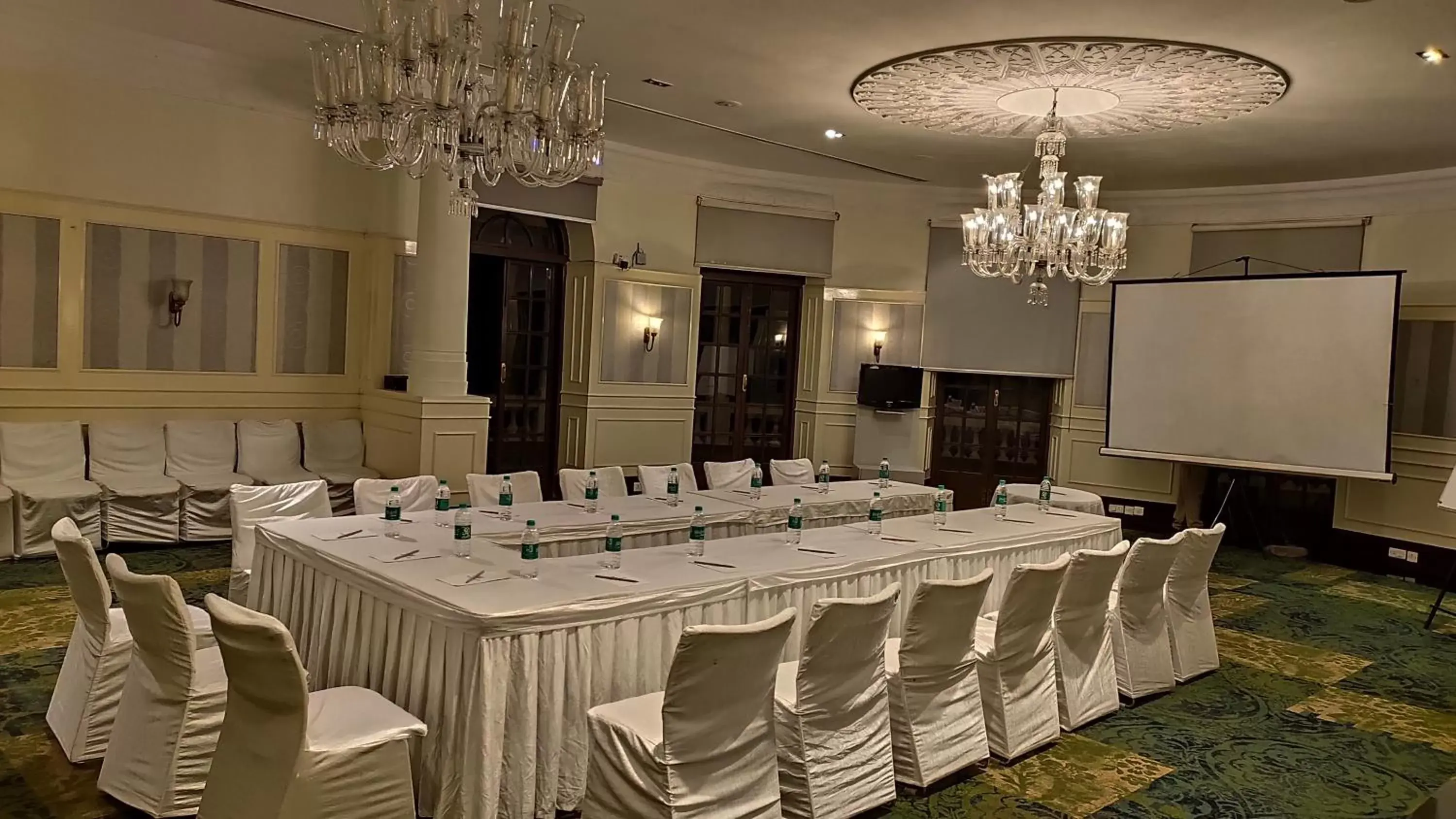 Banquet/Function facilities, Banquet Facilities in Royal Orchid Brindavan Garden Mysore