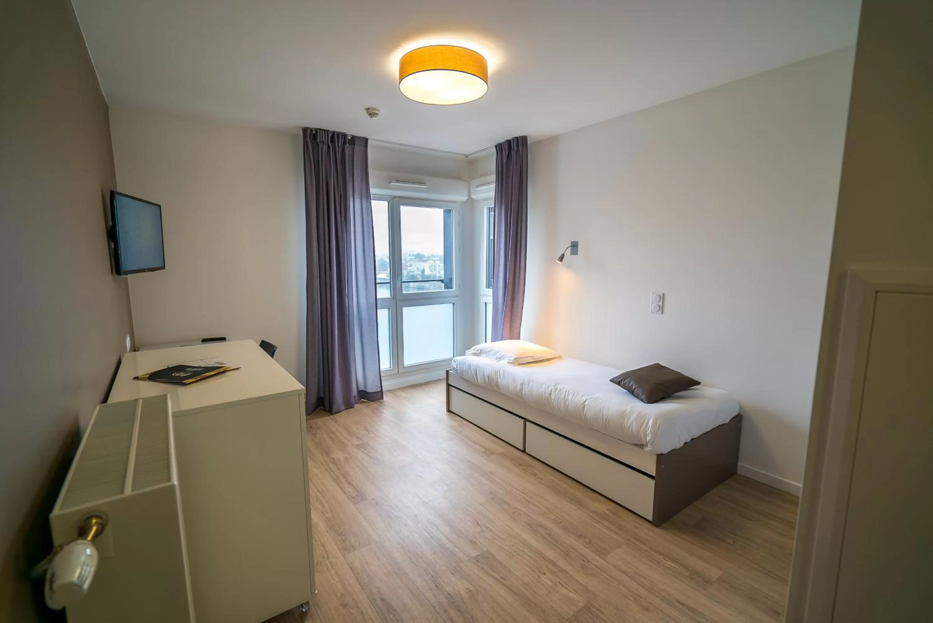 Photo of the whole room, Bed in All Suites Appart Hôtel - Choisy-le-Roi