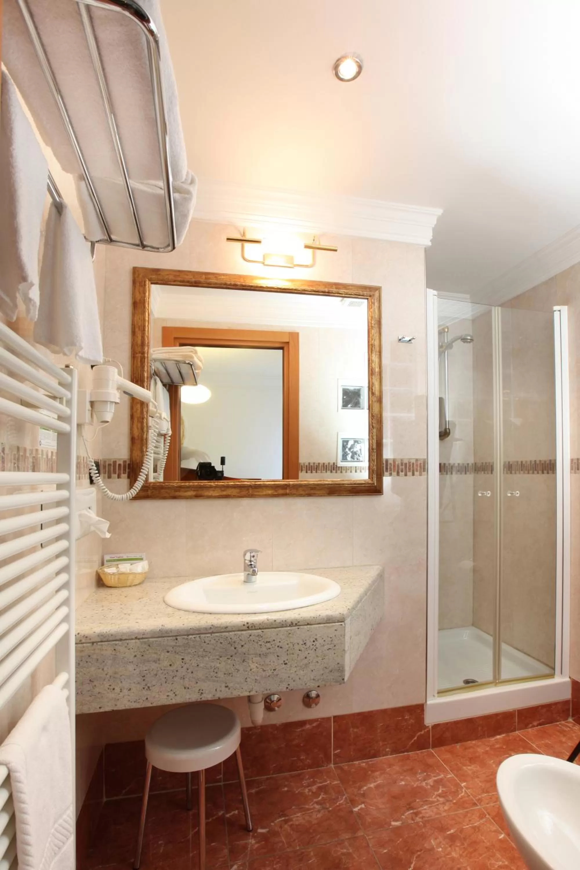 Shower in Hotel Ungheria Varese 1946