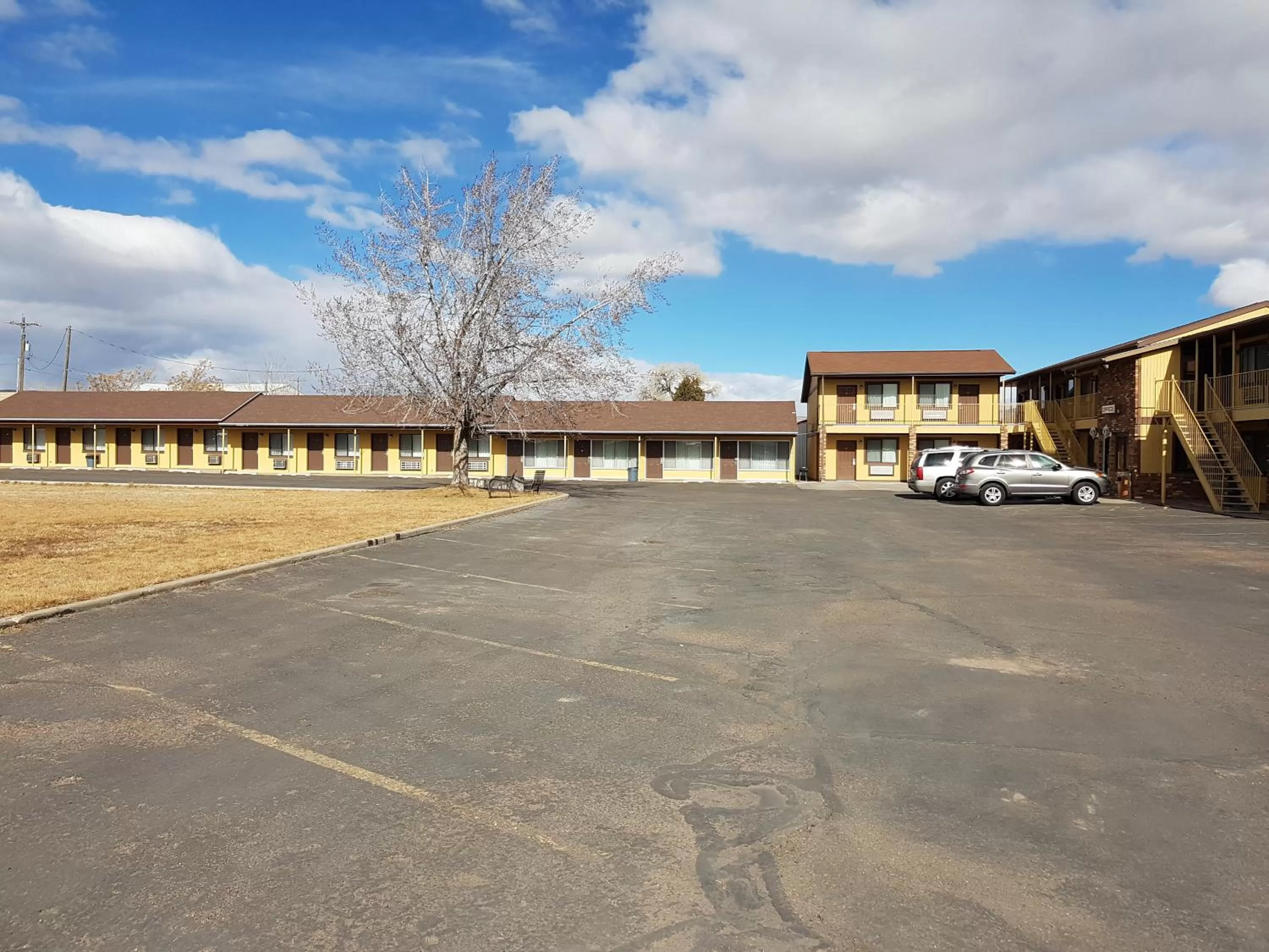 Property building in Split Mountain Motel