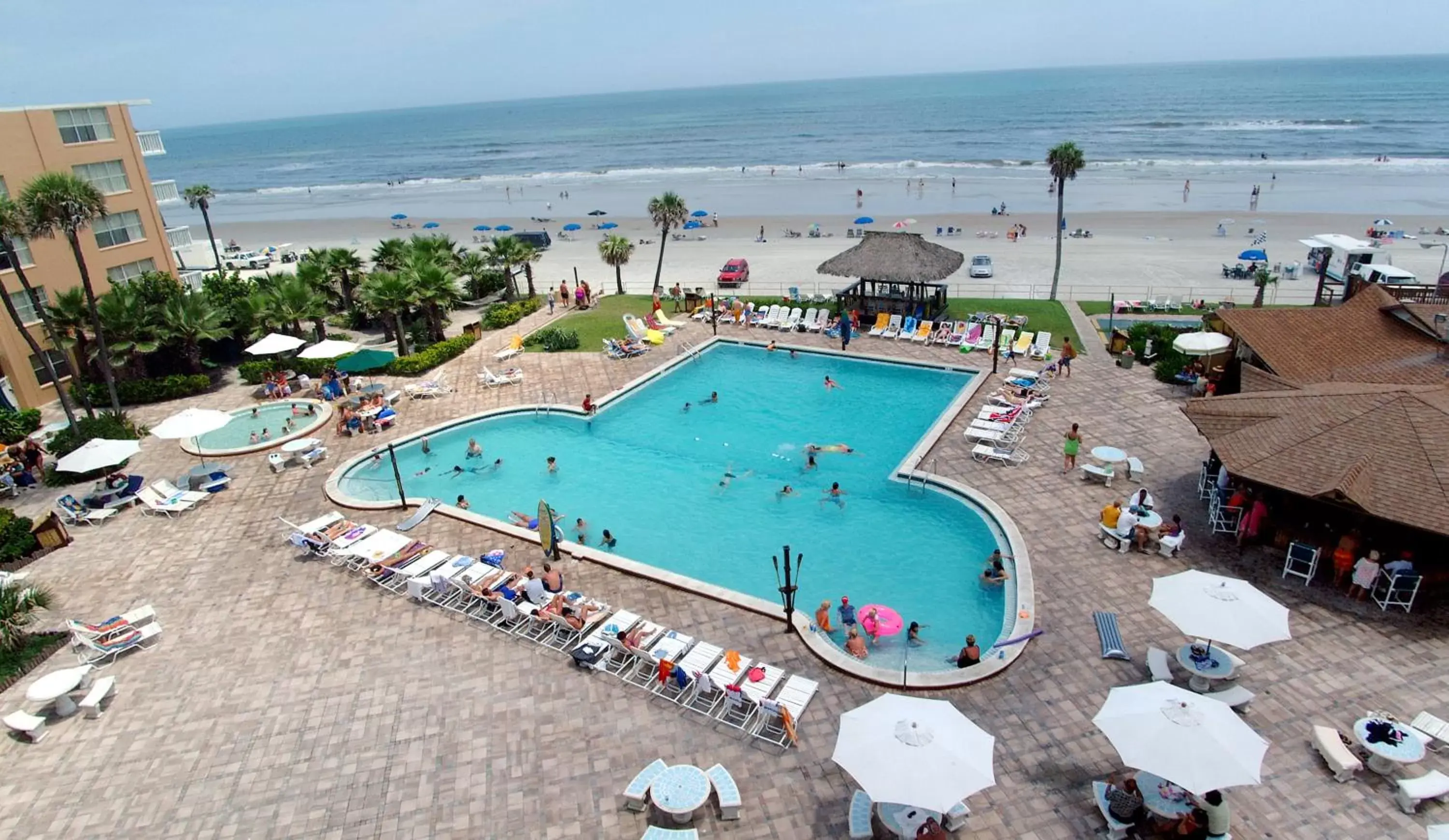 Patio, Bird's-eye View in Daytona Beach Hawaiian Inn